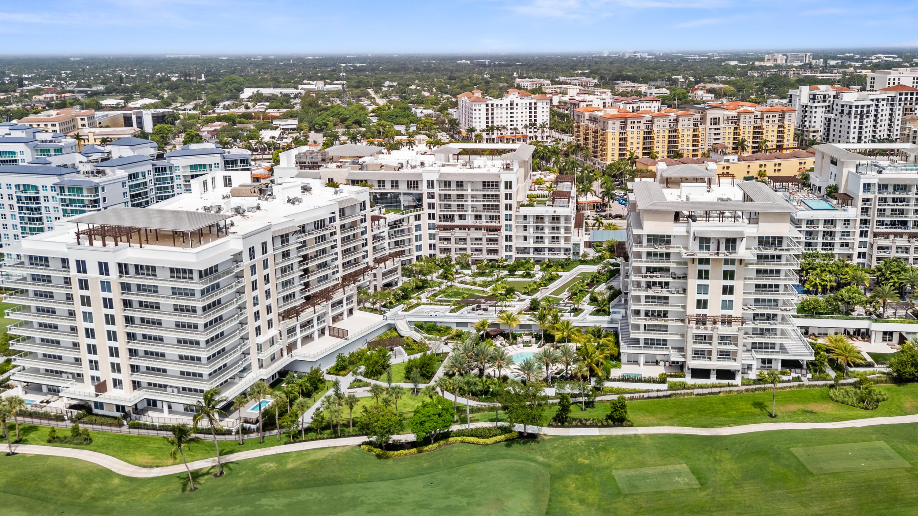 Foto de propiedad en 220 SE Mizner Boulevard Ph922, Boca Raton, FL 33432 Boca Raton con MLS# 