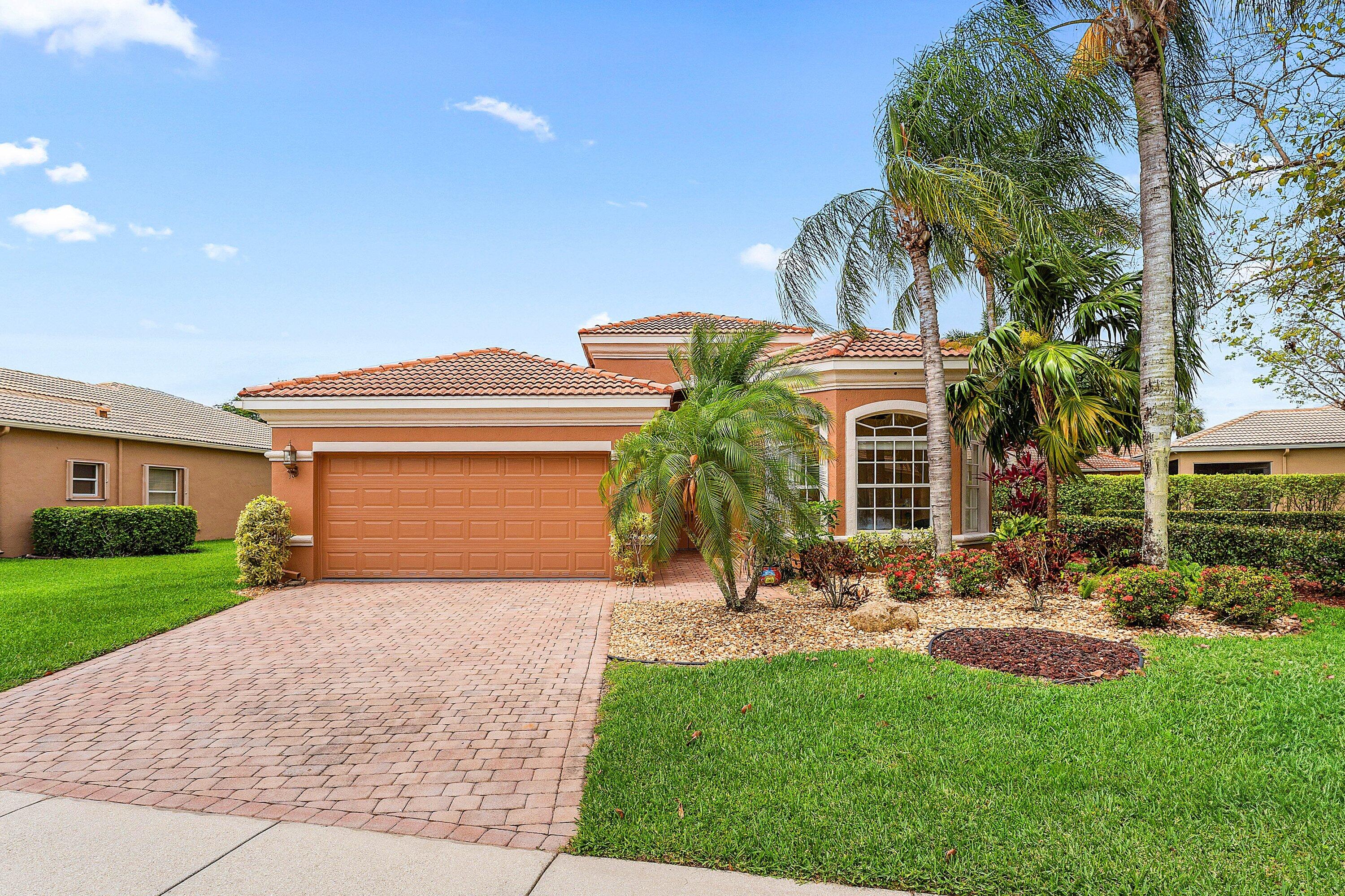 Foto de propiedad en 8240 Parini Way, Lake Worth, FL 33467 Lake Worth con MLS# 
