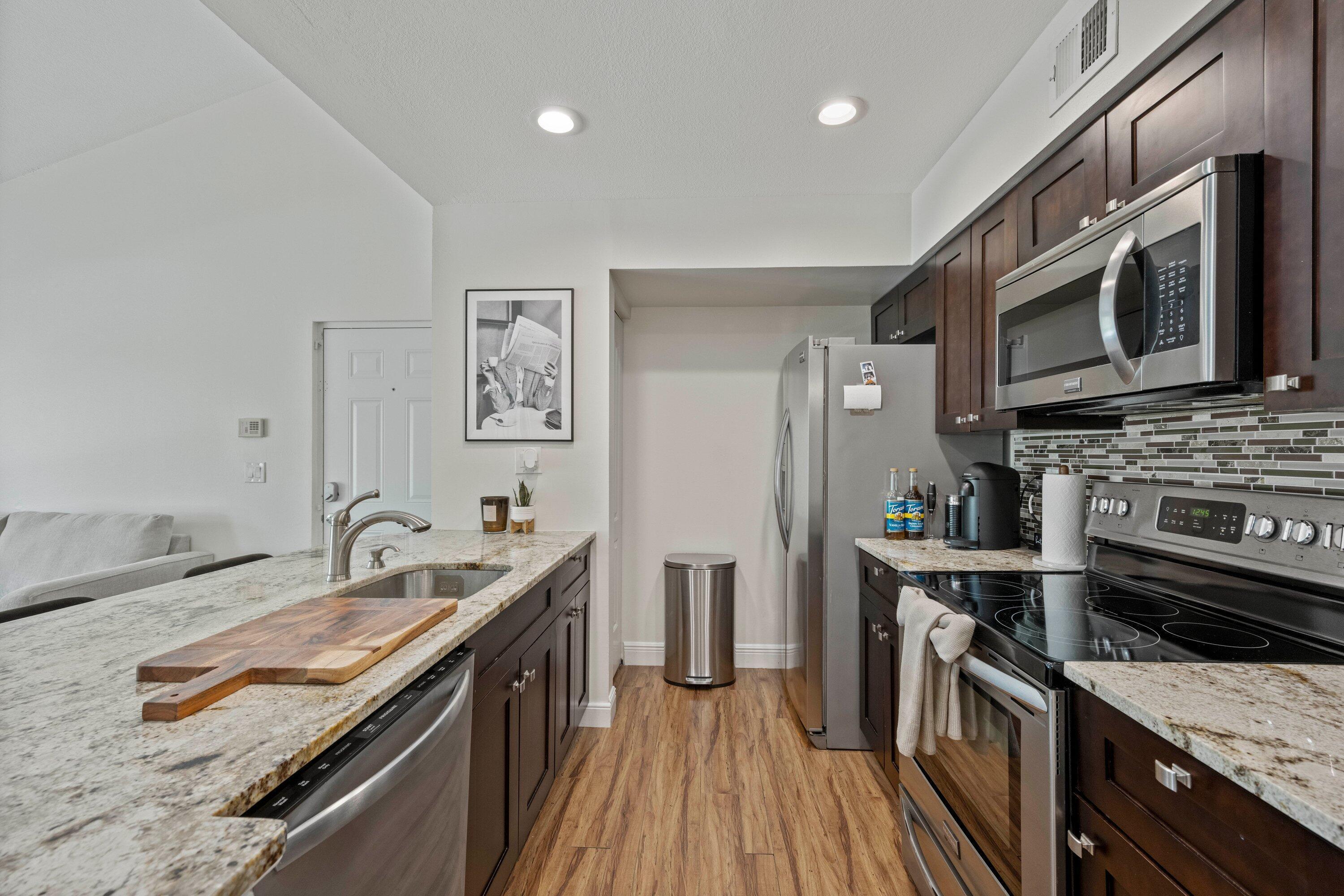 Foto de propiedad en 1727 Village Boulevard 306, West Palm Beach, FL 33409 West Palm Beach con MLS# 