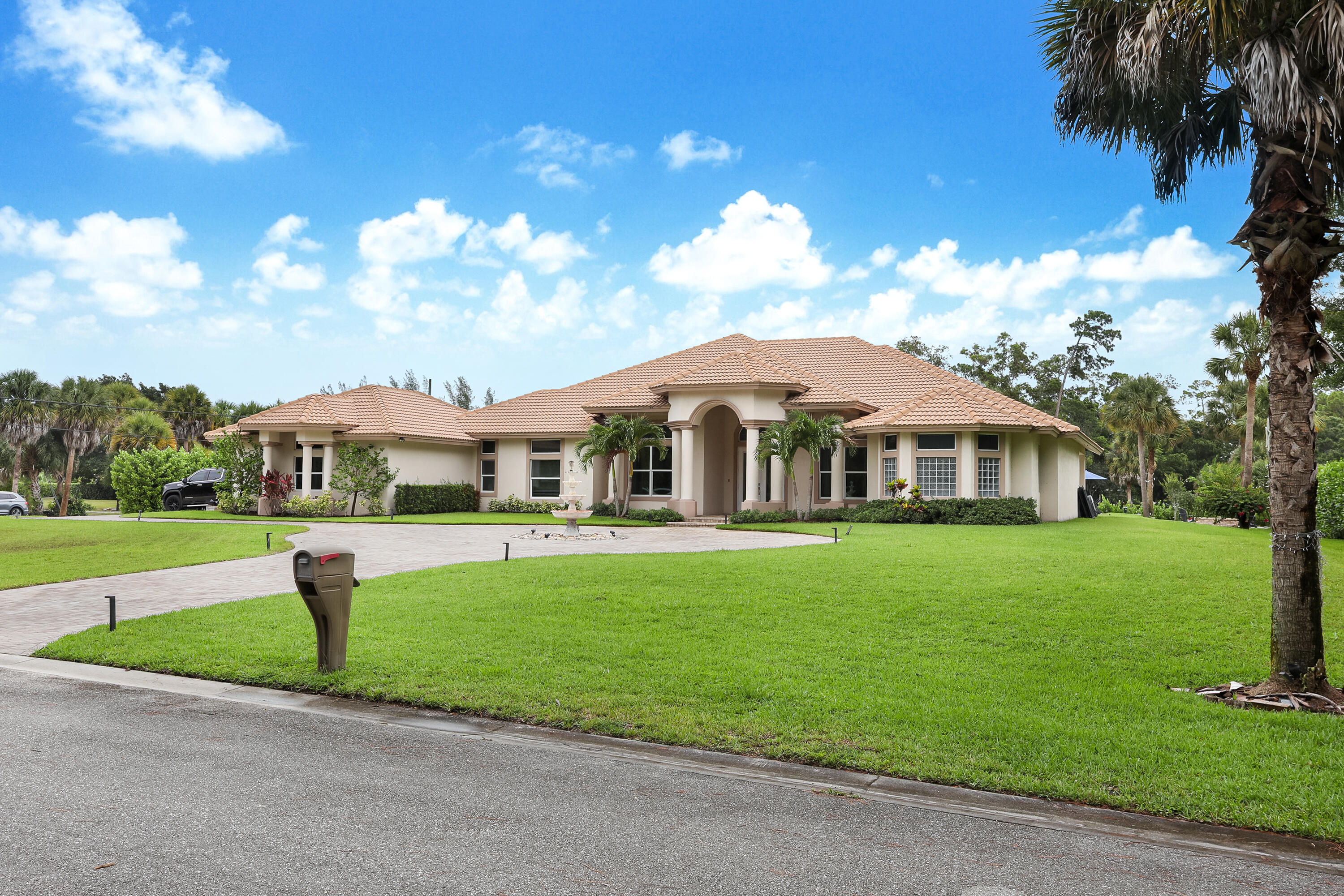 Foto de propiedad en 142 Brynhurst Court, West Palm Beach, FL 33413 West Palm Beach con MLS# 