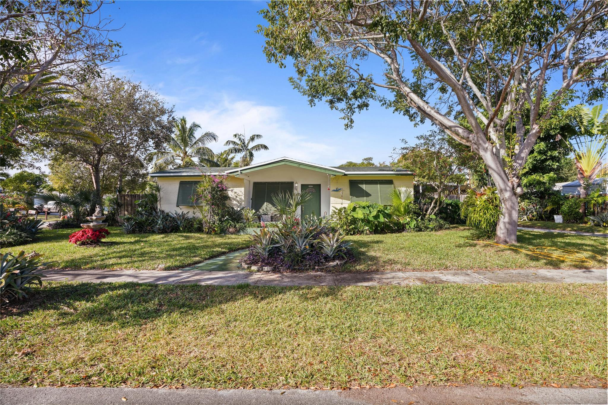 Foto de propiedad en 3421 SW 15th Street, Fort Lauderdale, FL 33312 Fort Lauderdale con MLS# 