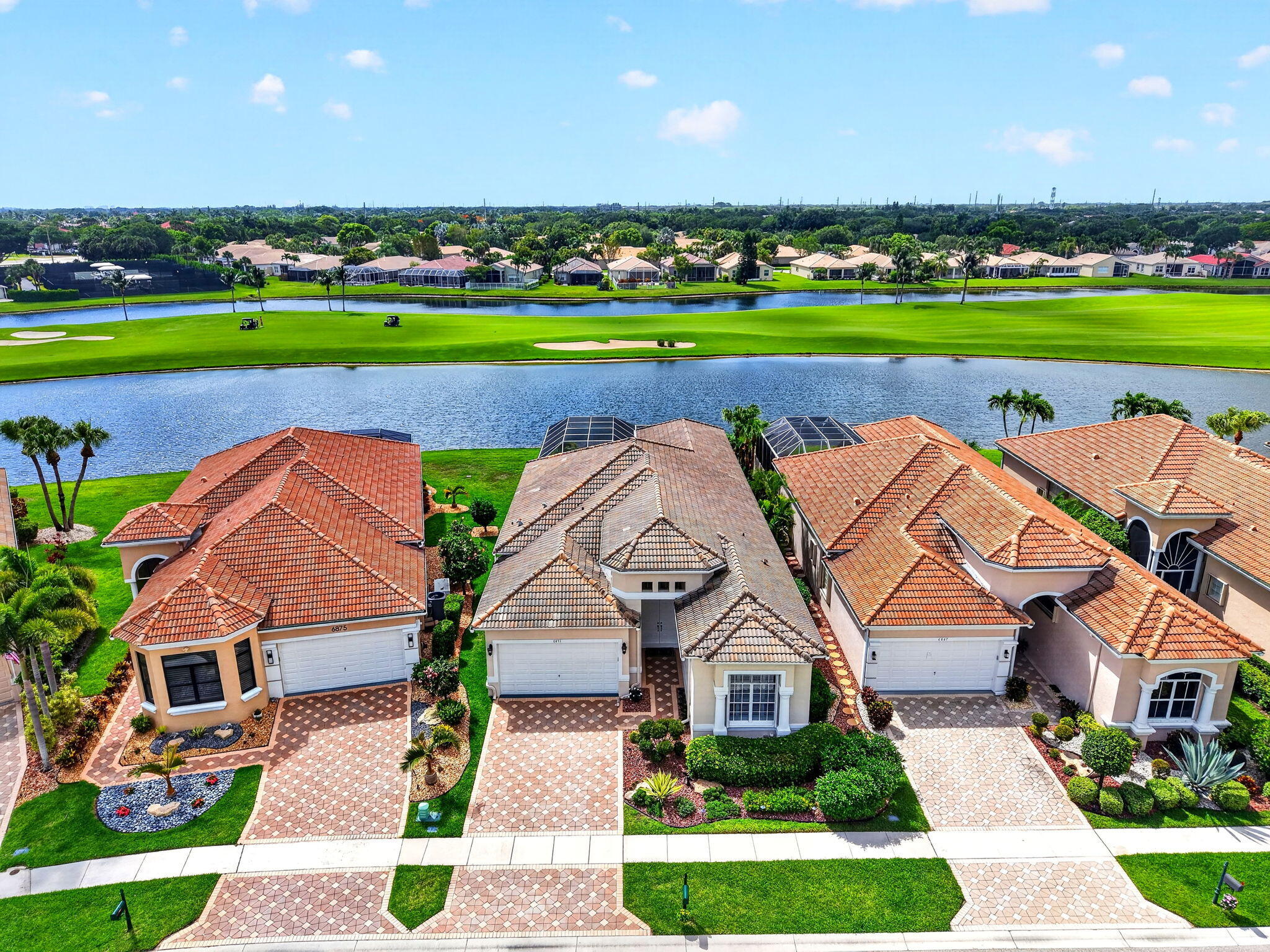 This 3BR 2.5BA 2 car garage is the largest model in Turnberry with more than 2600 sq ft under air, plus wow view and courtyard.
