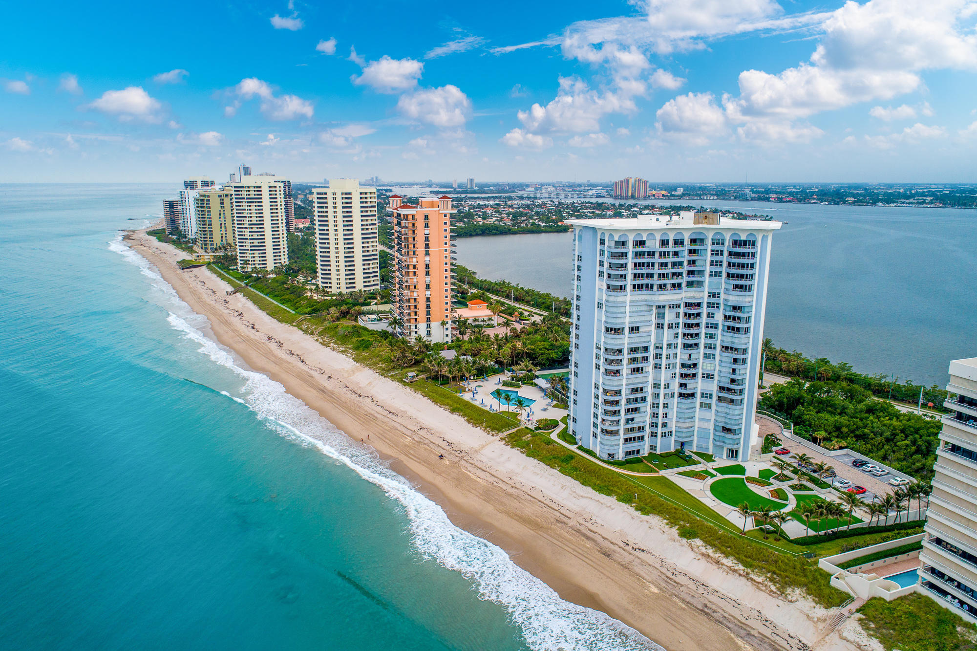 Foto de propiedad en 5200 N Ocean Drive 603, Singer Island, FL 33404 Singer Island con MLS# 