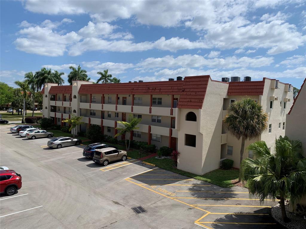 Foto de propiedad en 8080 N Sunrise Lakes N 303, Sunrise, FL 33322 Sunrise con MLS# 