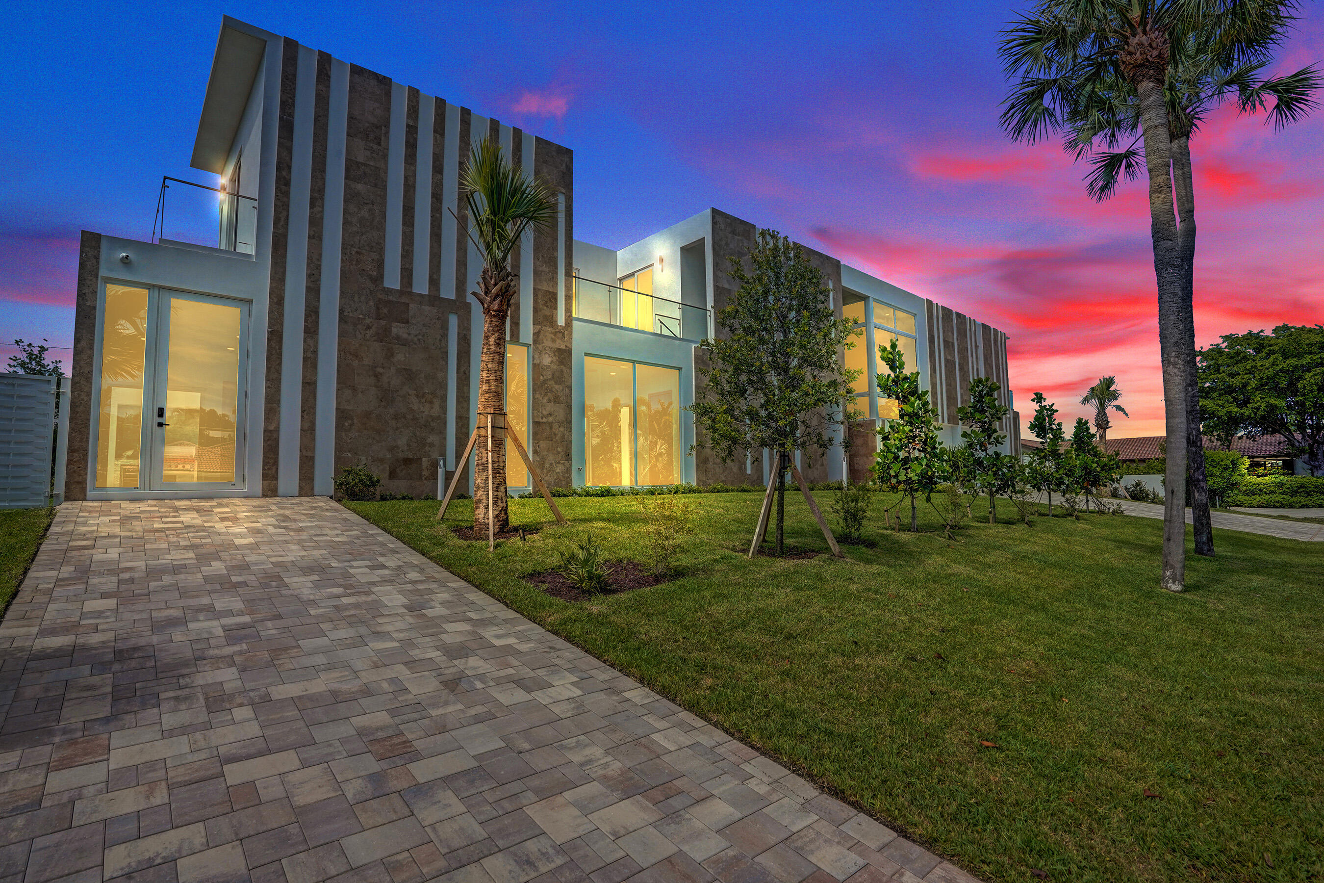 Foto de propiedad en 824 W Marbella Lane, Lantana, FL 33462 Lantana con MLS# 