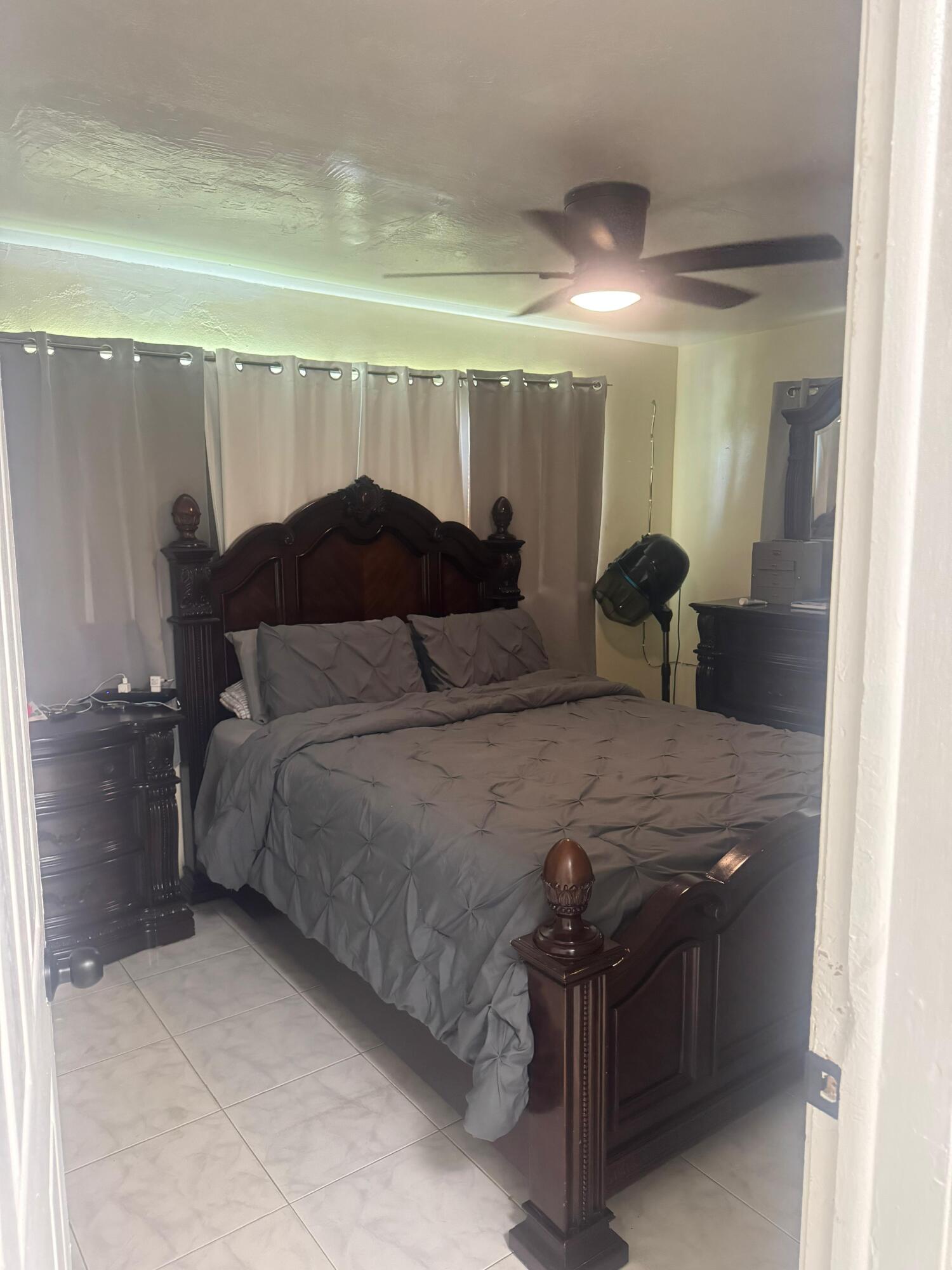 Foto de propiedad en 7160 NW 24th Street NW, Sunrise, FL 33313 Sunrise con MLS# 