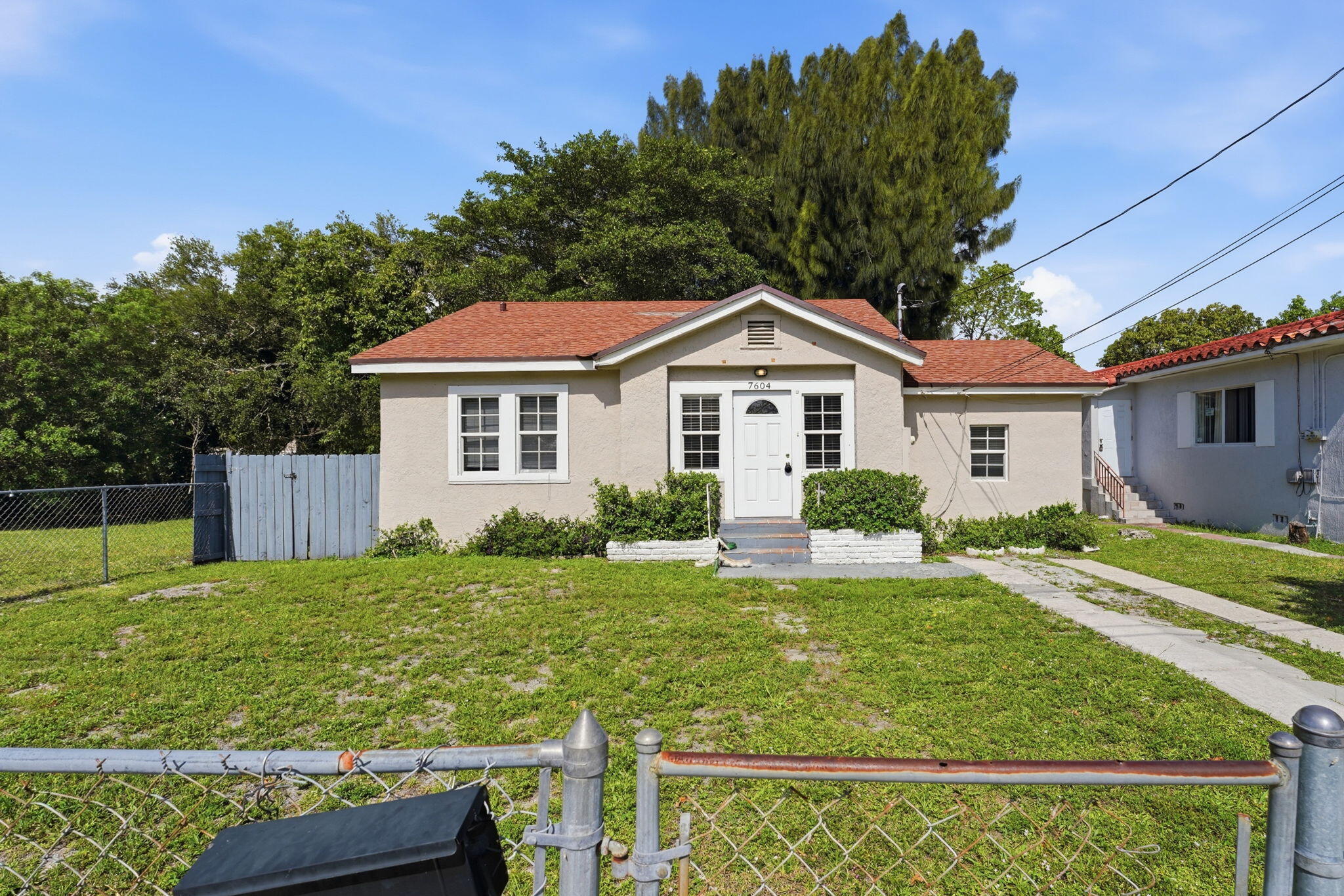 Foto de propiedad en 7604 NW 3rd Avenue, Miami, FL 33150 Miami con MLS# 