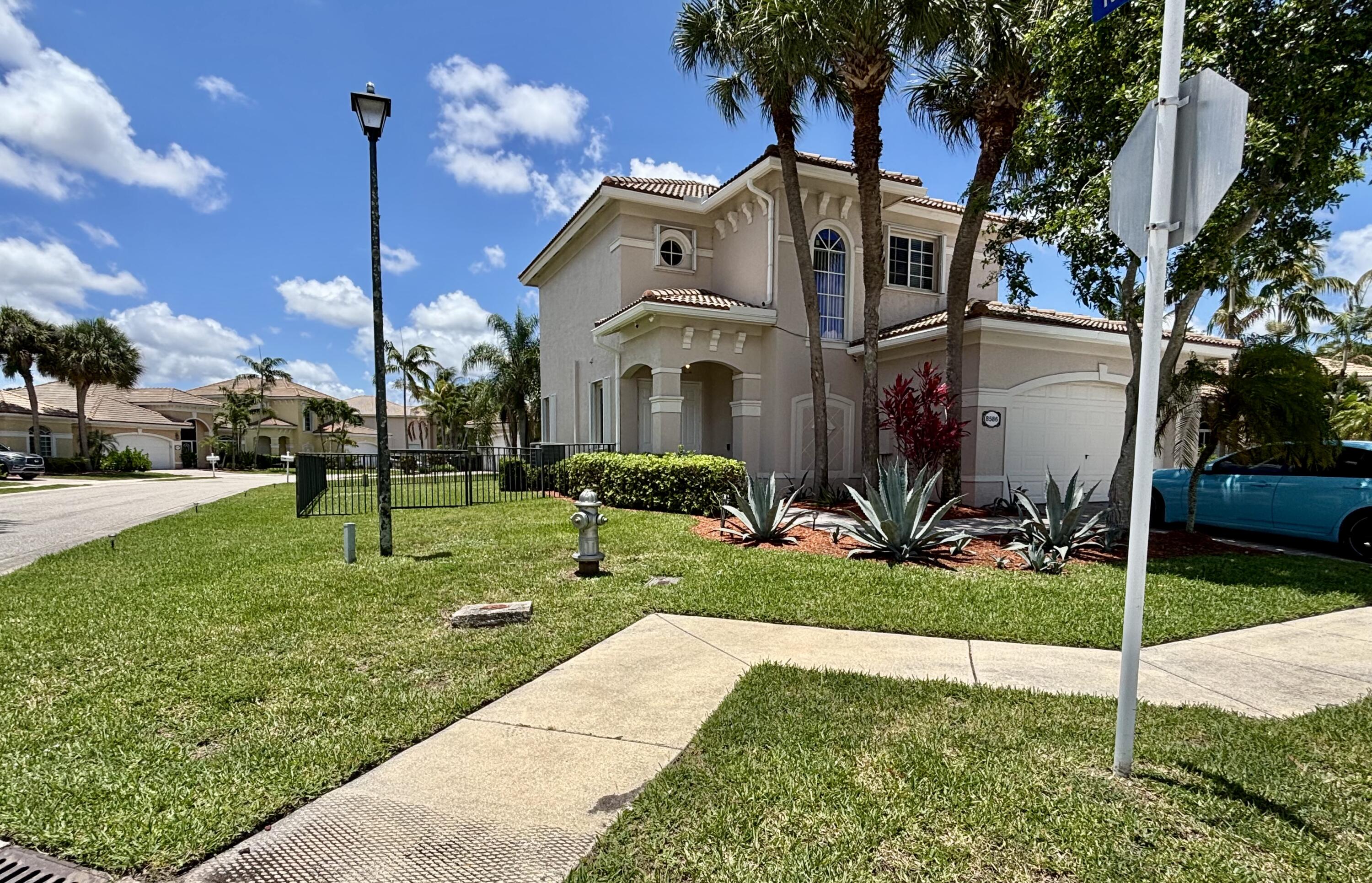 Foto de propiedad en 8586 White Cay, West Palm Beach, FL 33411 West Palm Beach con MLS# 