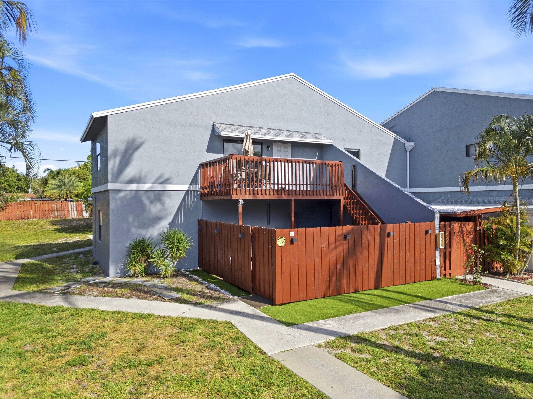 Foto de propiedad en 30 Crossings Circle G, Boynton Beach, FL 33435 Boynton Beach con MLS# 