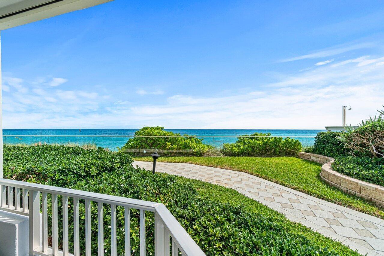 Foto de propiedad en 5200 N Ocean Drive 102, Singer Island, FL 33404 Singer Island con MLS# 