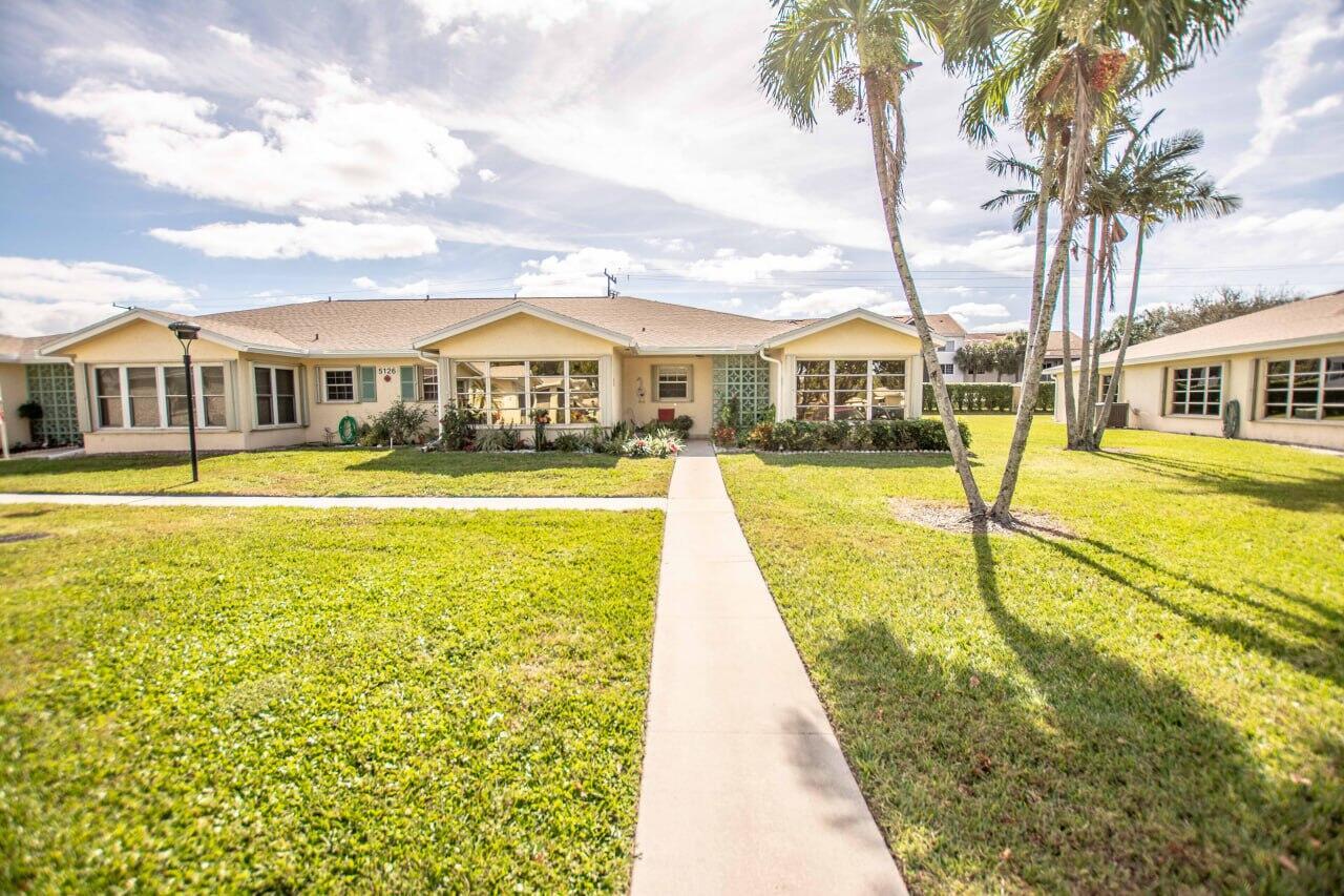 Foto de propiedad en 5126 Lakefront Boulevard D, Delray Beach, FL 33484 Delray Beach con MLS# 