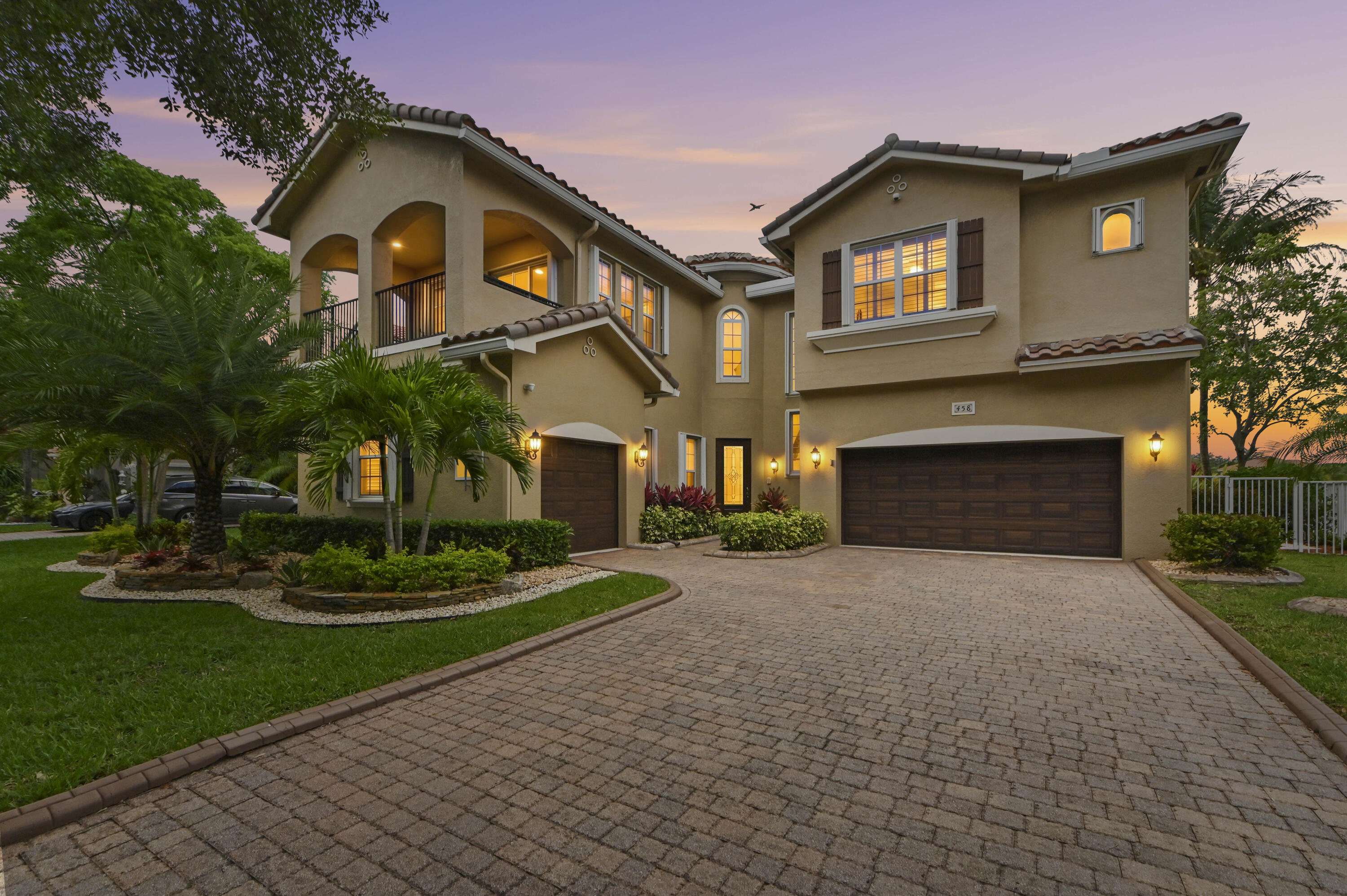 Foto de propiedad en 458 Cresta Circle, West Palm Beach, FL 33413 West Palm Beach con MLS# 