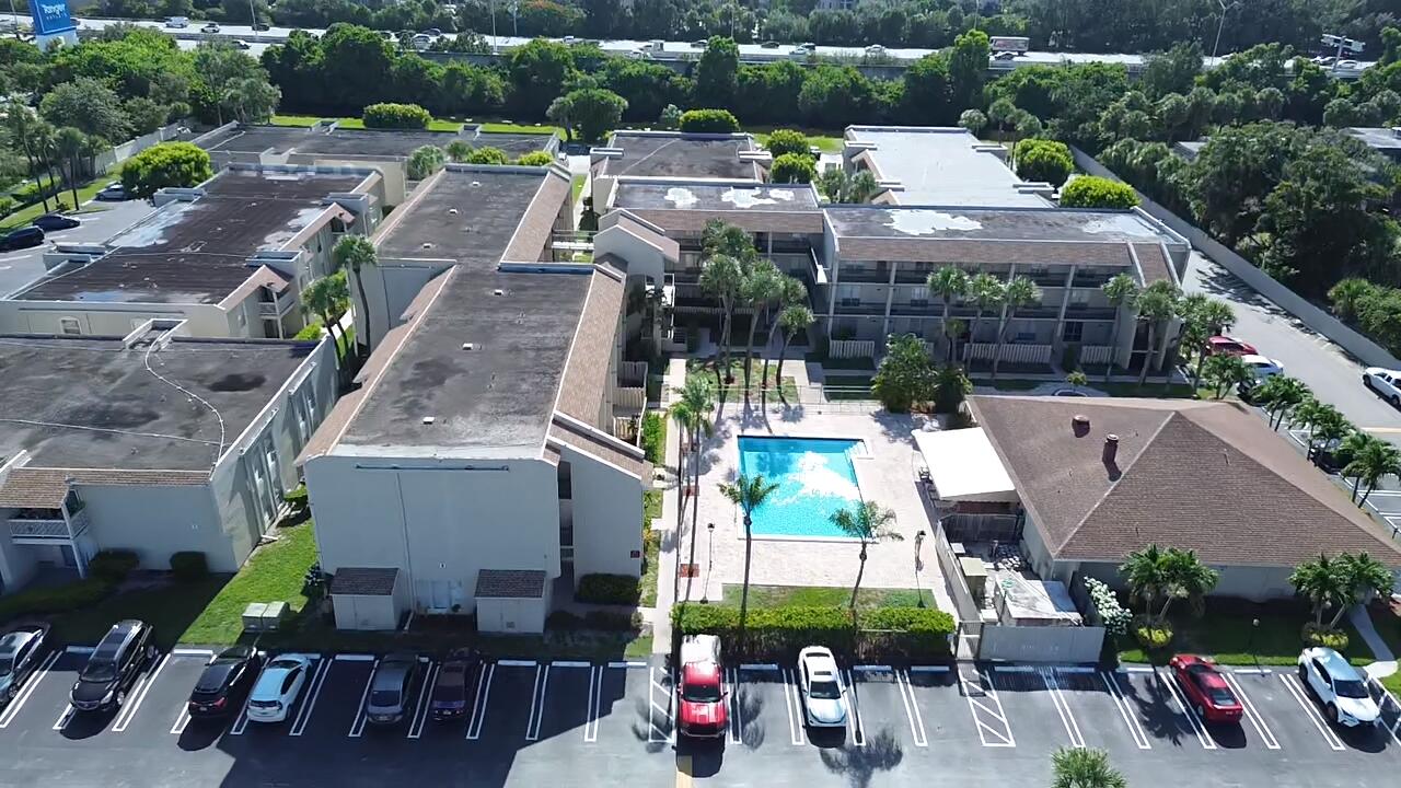 Foto de propiedad en 1500 N Congress Avenue A201, West Palm Beach, FL 33401 West Palm Beach con MLS# 