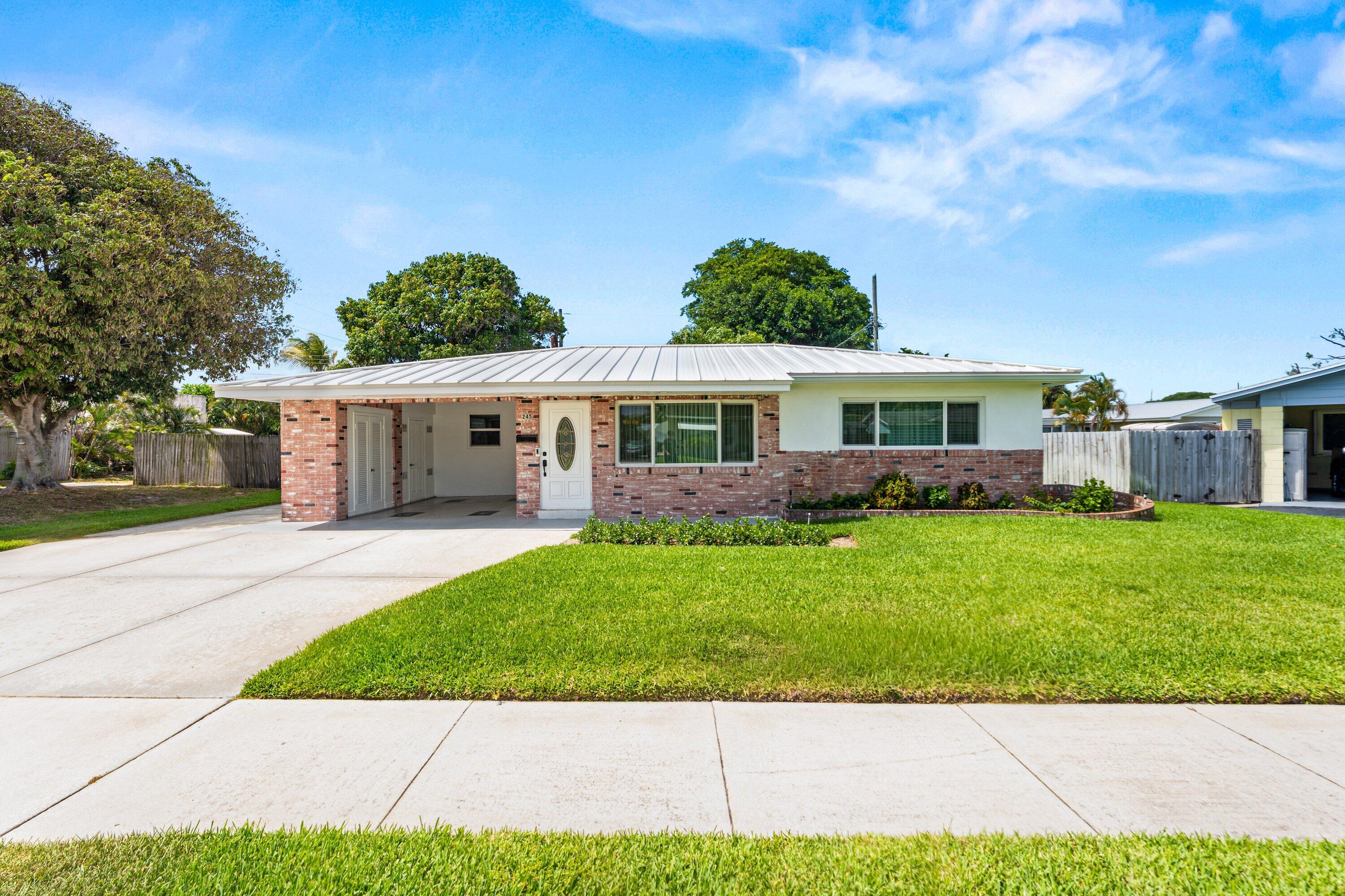 Vendido 245 Greenbriar Drive, Lake Park, FL 33403, Lake Park, FL 33403