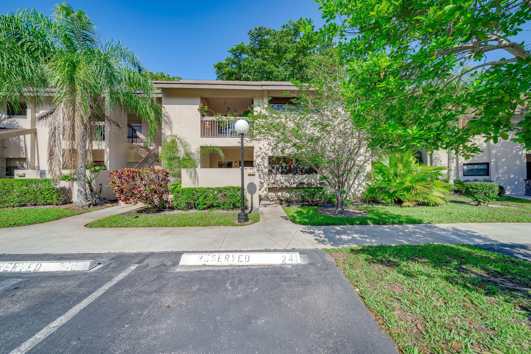 Foto de propiedad en 4217 NW 22nd Street 2-108, Coconut Creek, FL 33066 Coconut Creek con MLS# 
