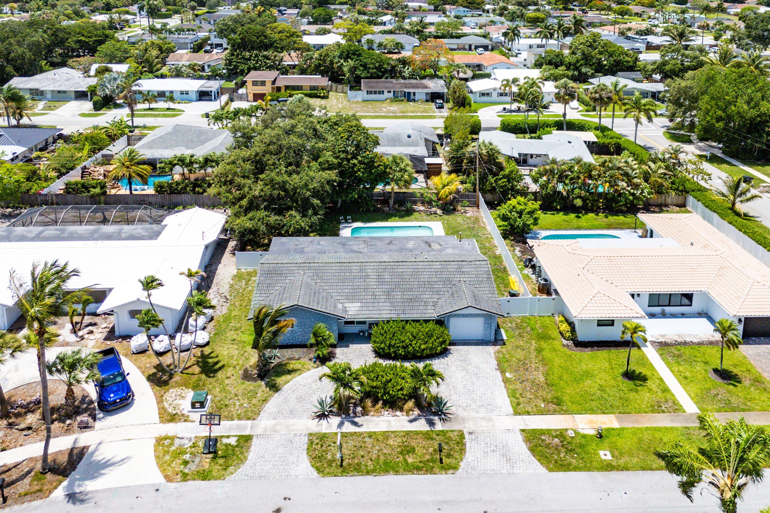 Foto de propiedad en 581 NW 13th Drive, Boca Raton, FL 33486 Boca Raton con MLS# 
