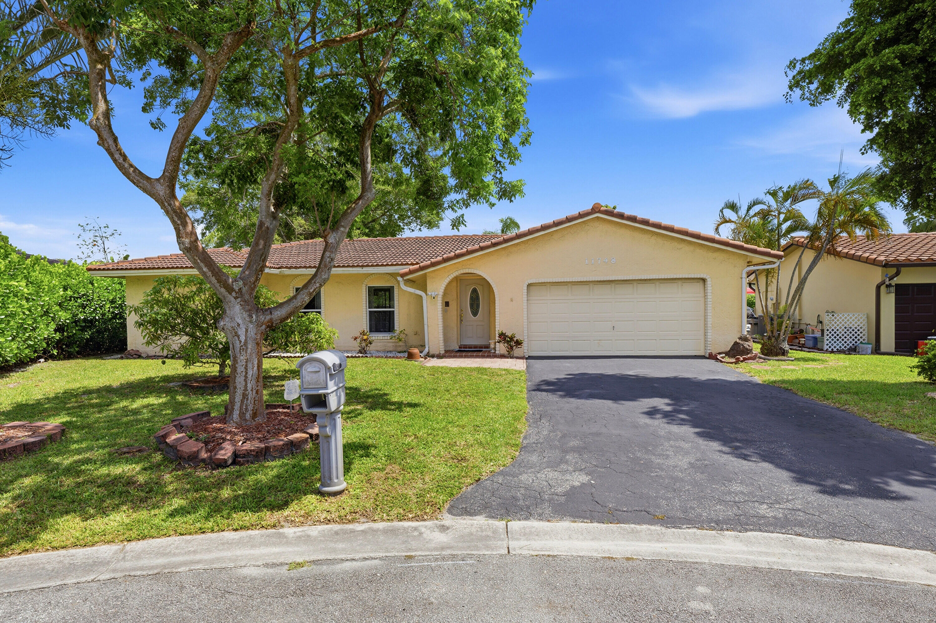 Foto de propiedad en 11748 NW 28th Street, Coral Springs, FL 33065 Coral Springs con MLS# 