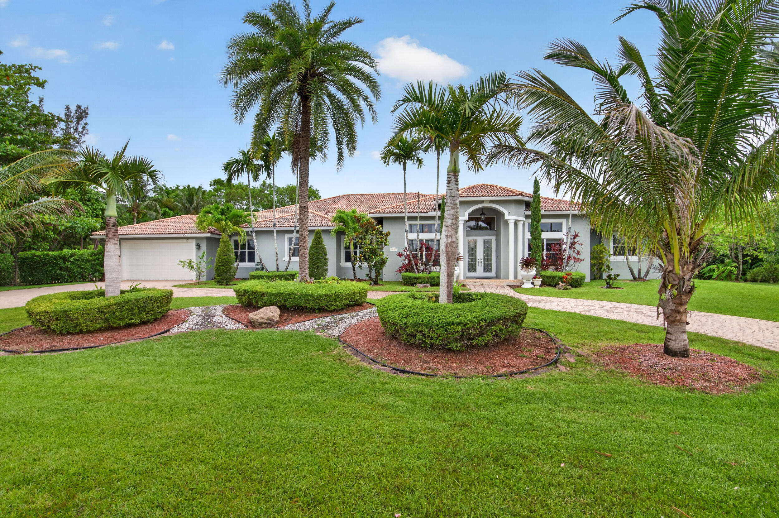 Foto de propiedad en 16541 SW 62nd Street, Southwest Ranches, FL 33331 Southwest Ranches con MLS# 