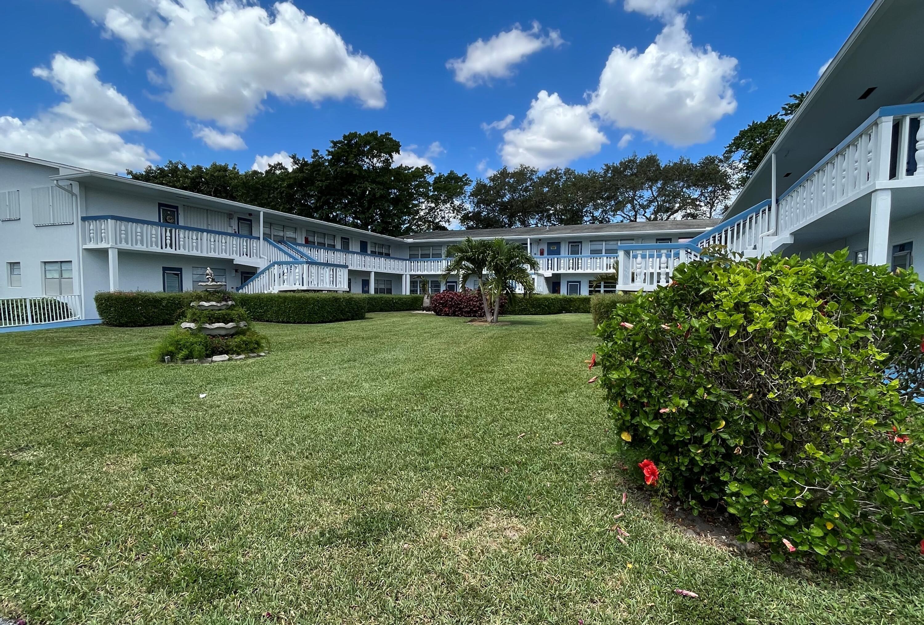 Foto de propiedad en 119 E Westbury E 119, Deerfield Beach, FL 33442 Deerfield Beach con MLS# 