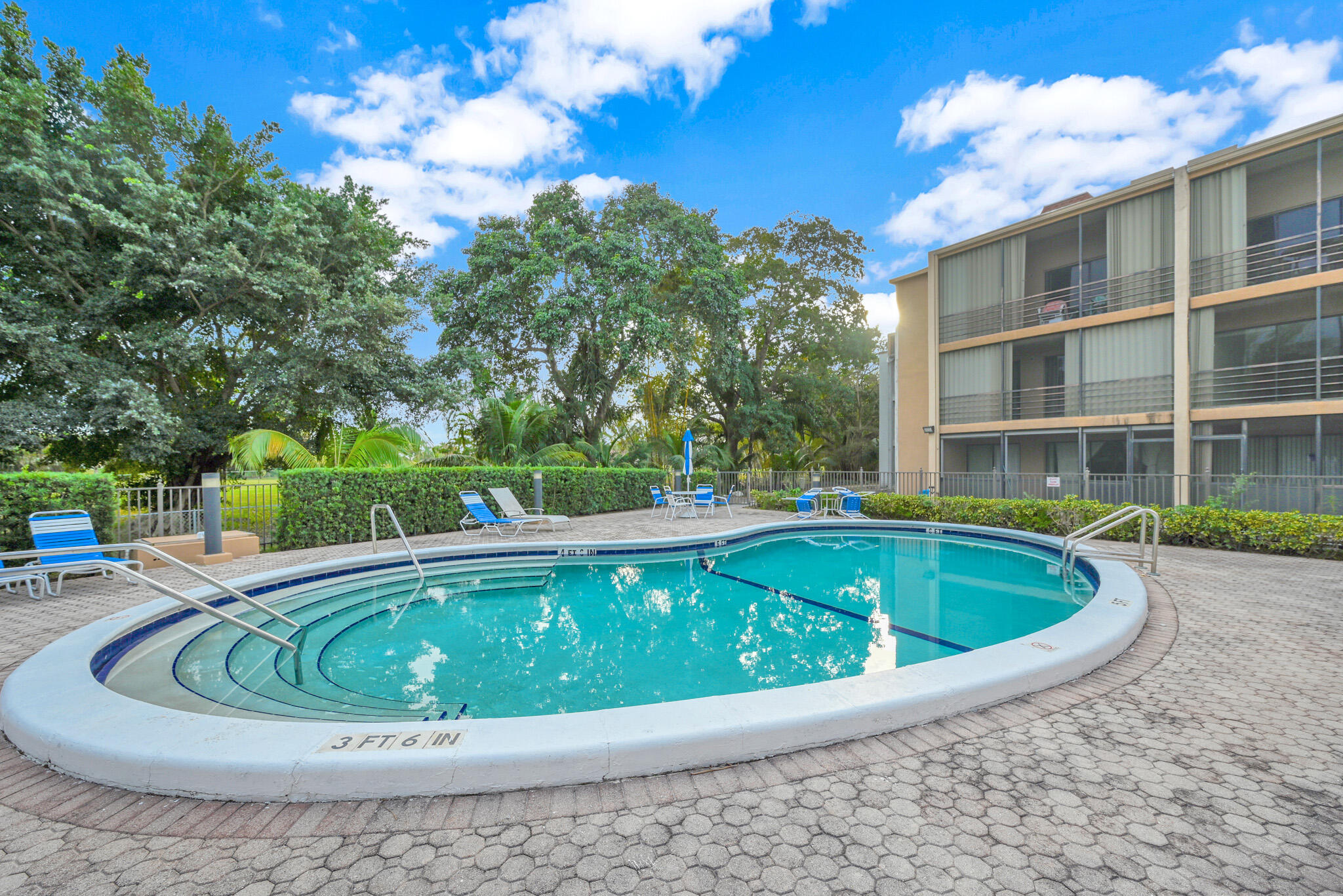 Foto de propiedad en 3800 N Hills Drive 315, Hollywood, FL 33021 Hollywood con MLS# 