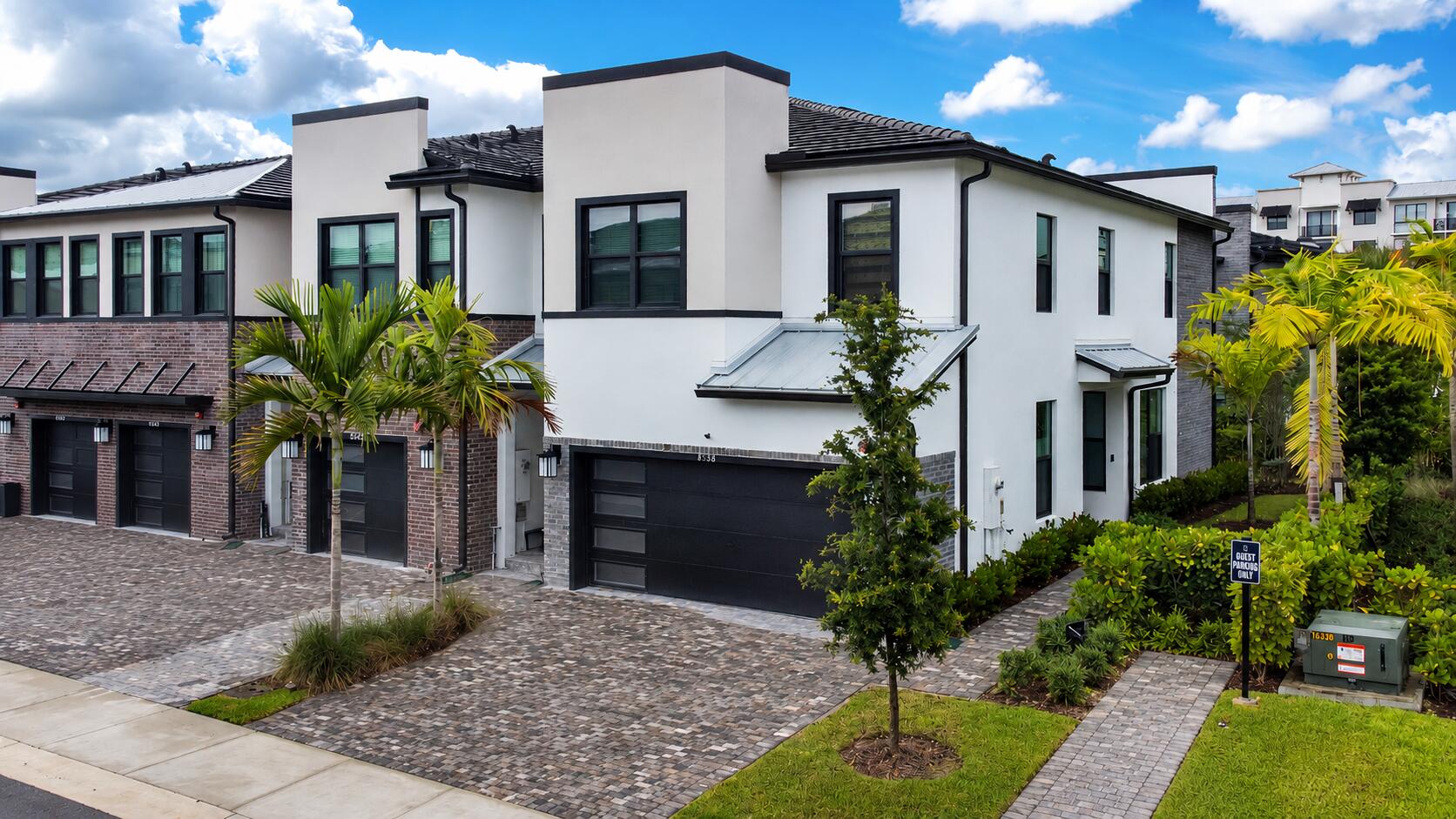 Foto de propiedad en 8358 NW 7th Place, Plantation, FL 33324 Plantation con MLS# 