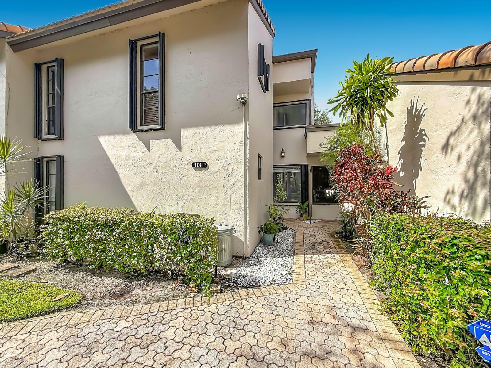 Foto de propiedad en 9701 N New River Canal Road 108b, Plantation, FL 33324 Plantation con MLS# 