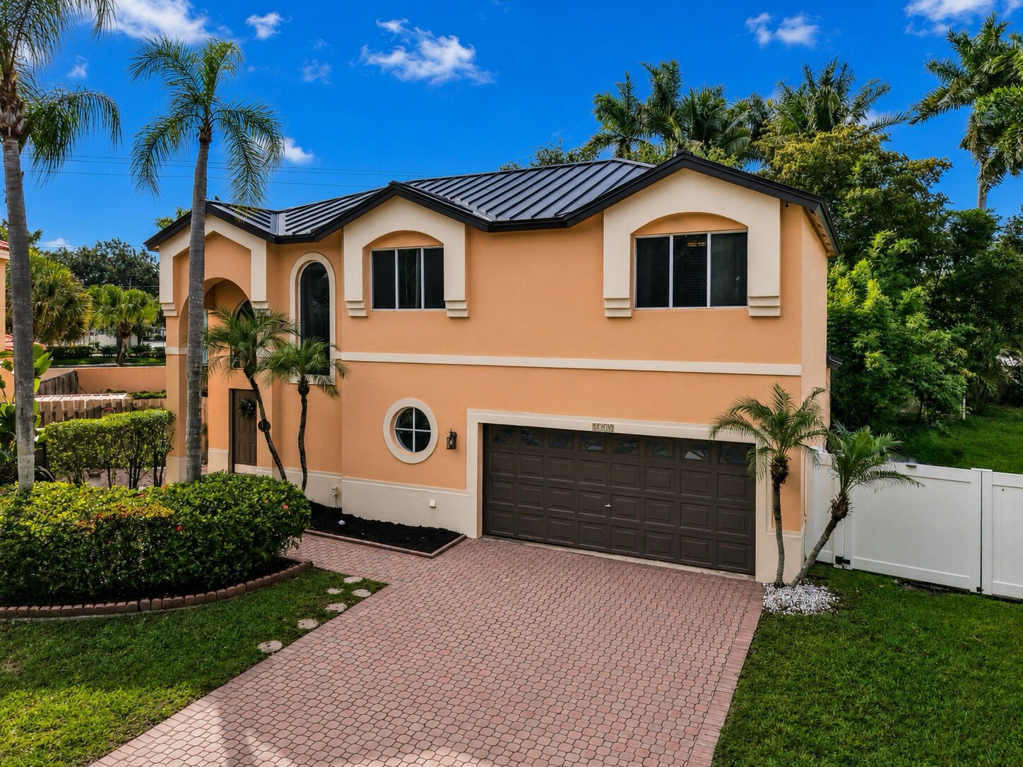 Foto de propiedad en 2510 Rampart Way S, Hollywood, FL 33026 Hollywood con MLS# 