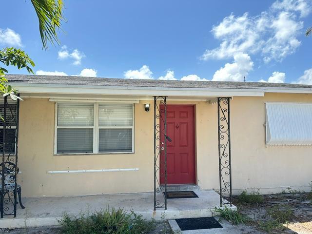 Alquilada 527 Puritan Road 2, West Palm Beach, FL 33405, West Palm Beach, FL 33405