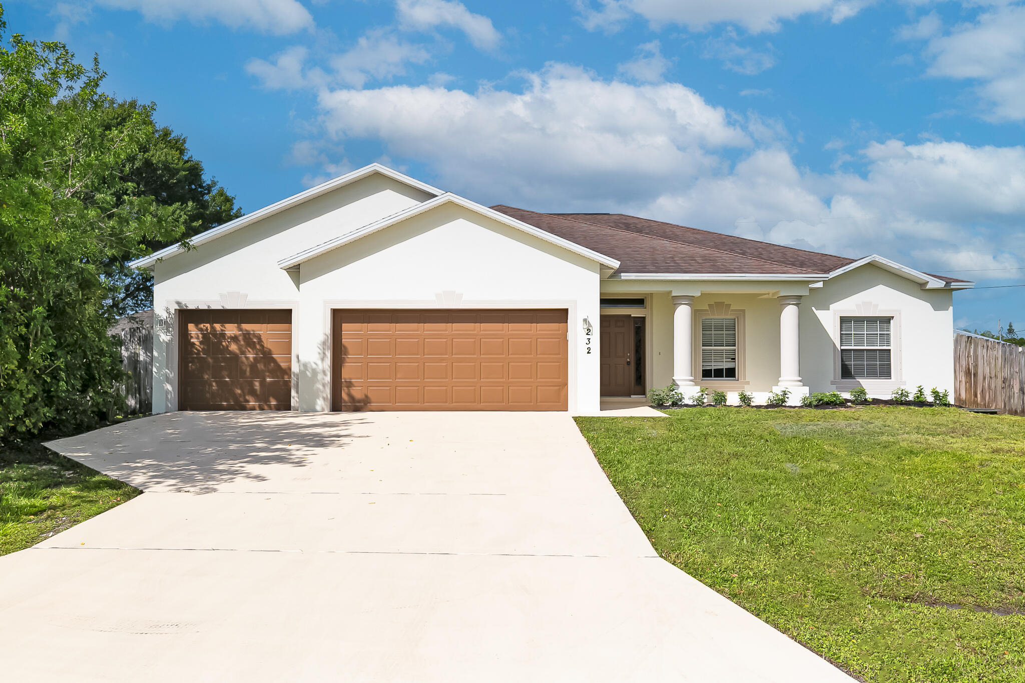 Foto de propiedad en 232 SW Aldoro Place, Port St. Lucie, FL 34953 Port St. Lucie con MLS# 