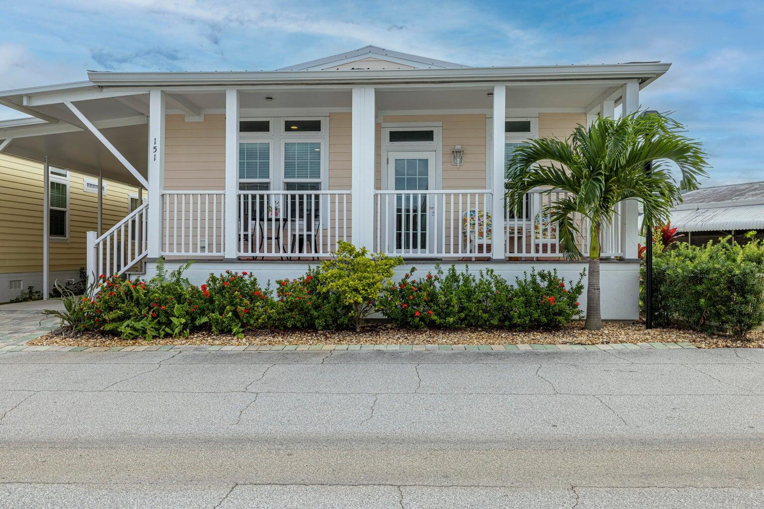Foto de propiedad en 151 NE Buoy Drive, Ocean Breeze, FL 34957 Ocean Breeze con MLS# 