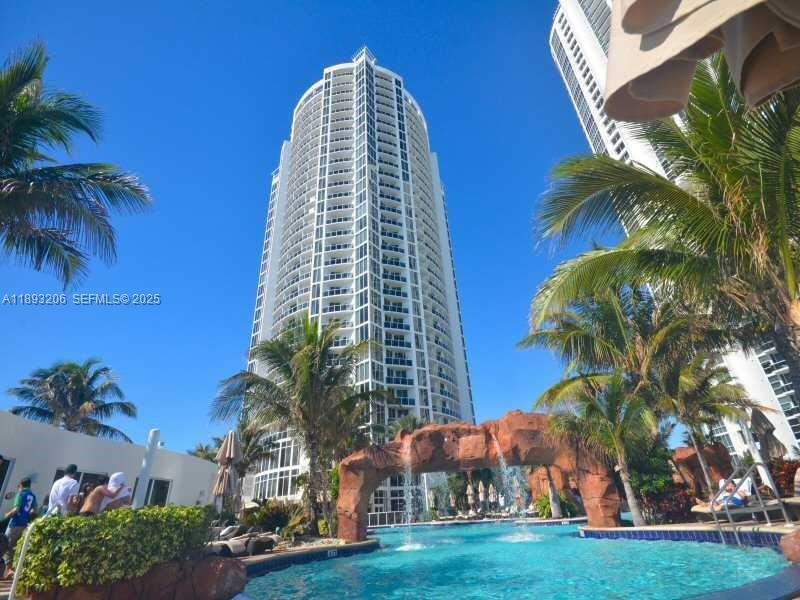 Foto de propiedad en 18001 Collins Avenue 2814, Sunny Isles Beach, FL 33160 Sunny Isles Beach con MLS# 