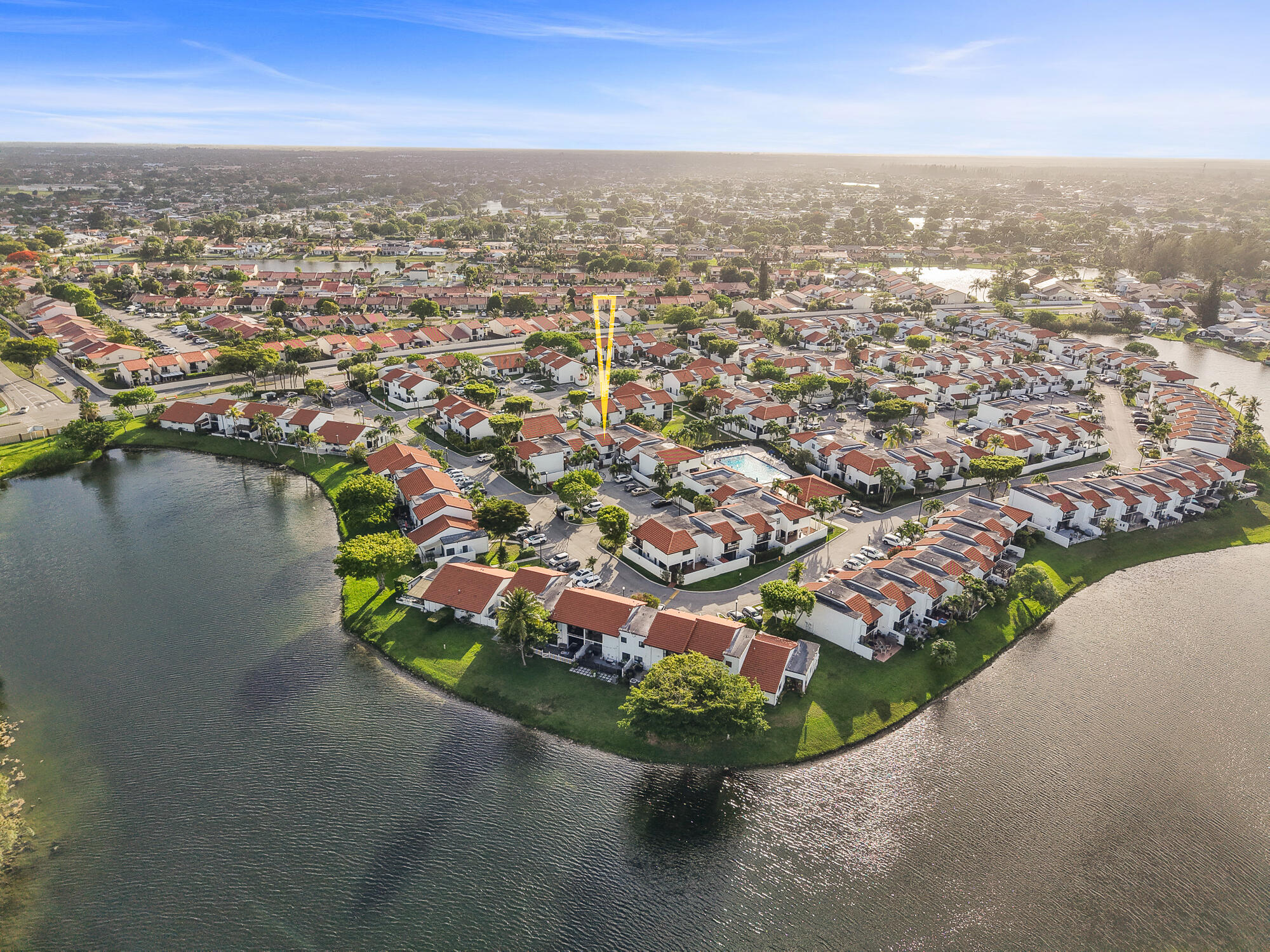 Foto de propiedad en 1461 SW 124th Court 13-c, Miami, FL 33184 Miami con MLS# 