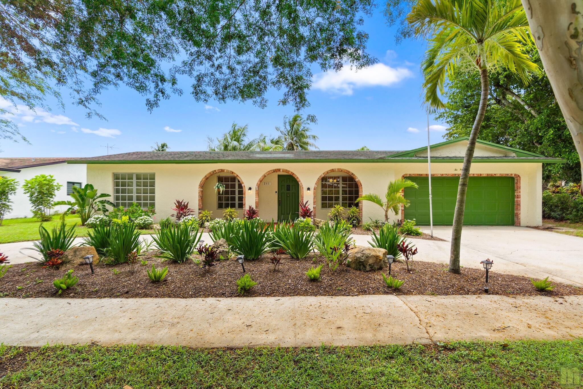 Vendido 240 Lake Drive, Coconut Creek, FL 33066, Coconut Creek, FL 33066