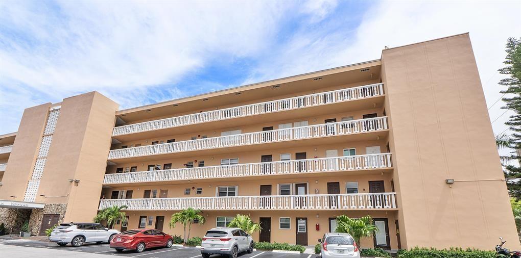 Foto de propiedad en 219 NE 14th Avenue 107, Hallandale Beach, FL 33009 Hallandale Beach con MLS# 