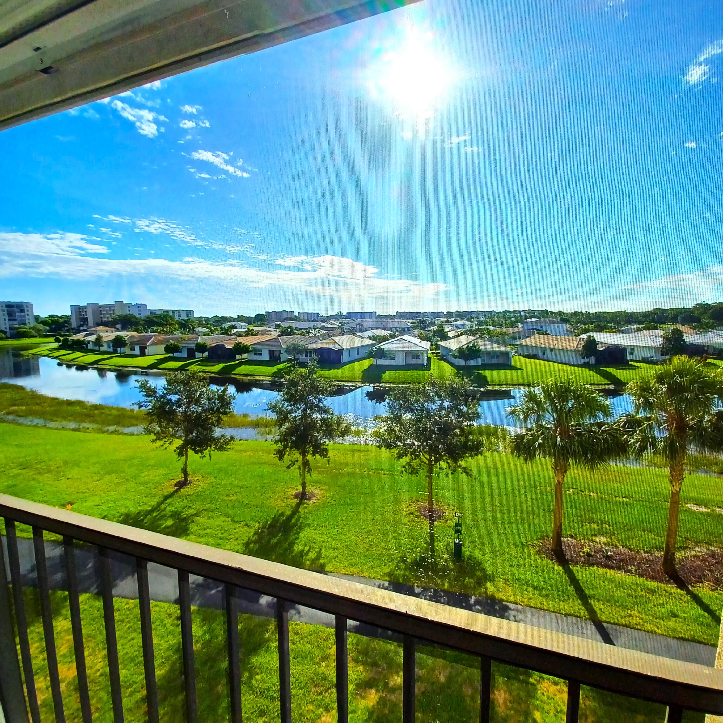 Foto de propiedad en 7260 Kinghurst Drive 406, Delray Beach, FL 33446 Delray Beach con MLS# 