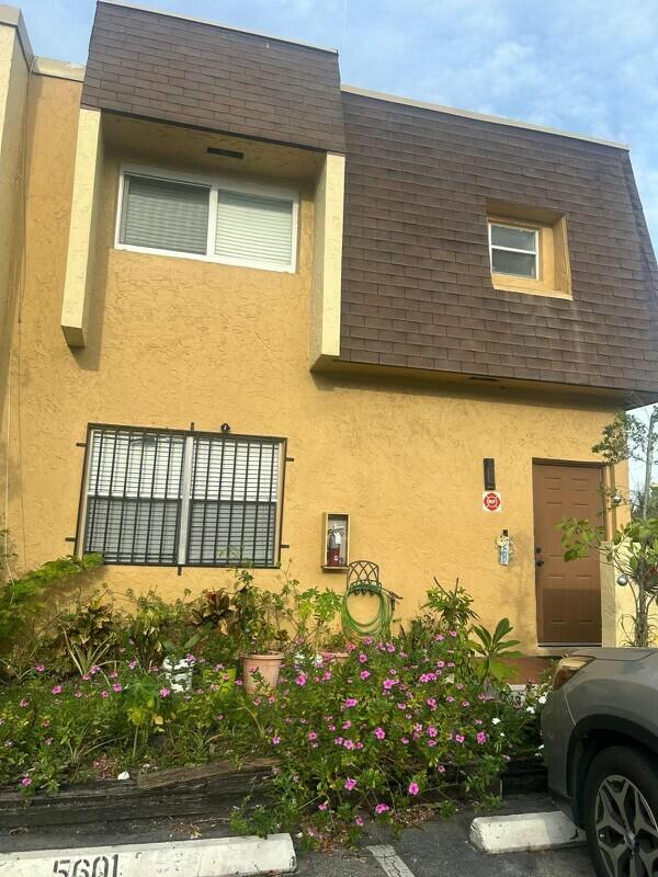Foto de propiedad en 5601 Blueberry Court 157, Lauderhill, FL 33313 Lauderhill con MLS# 