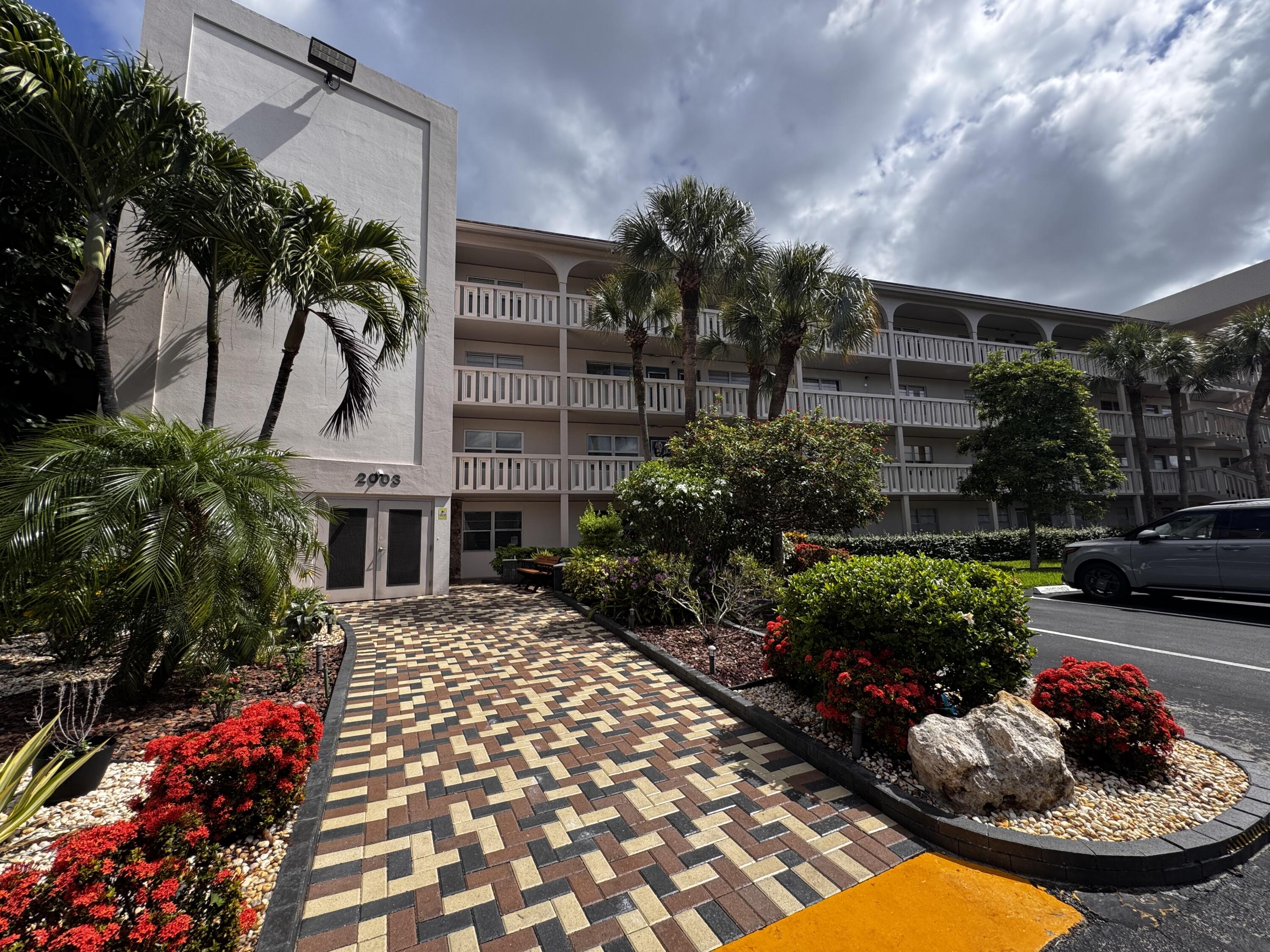 Foto de propiedad en 2003 Granada Drive J2, Coconut Creek, FL 33066 Coconut Creek con MLS# 