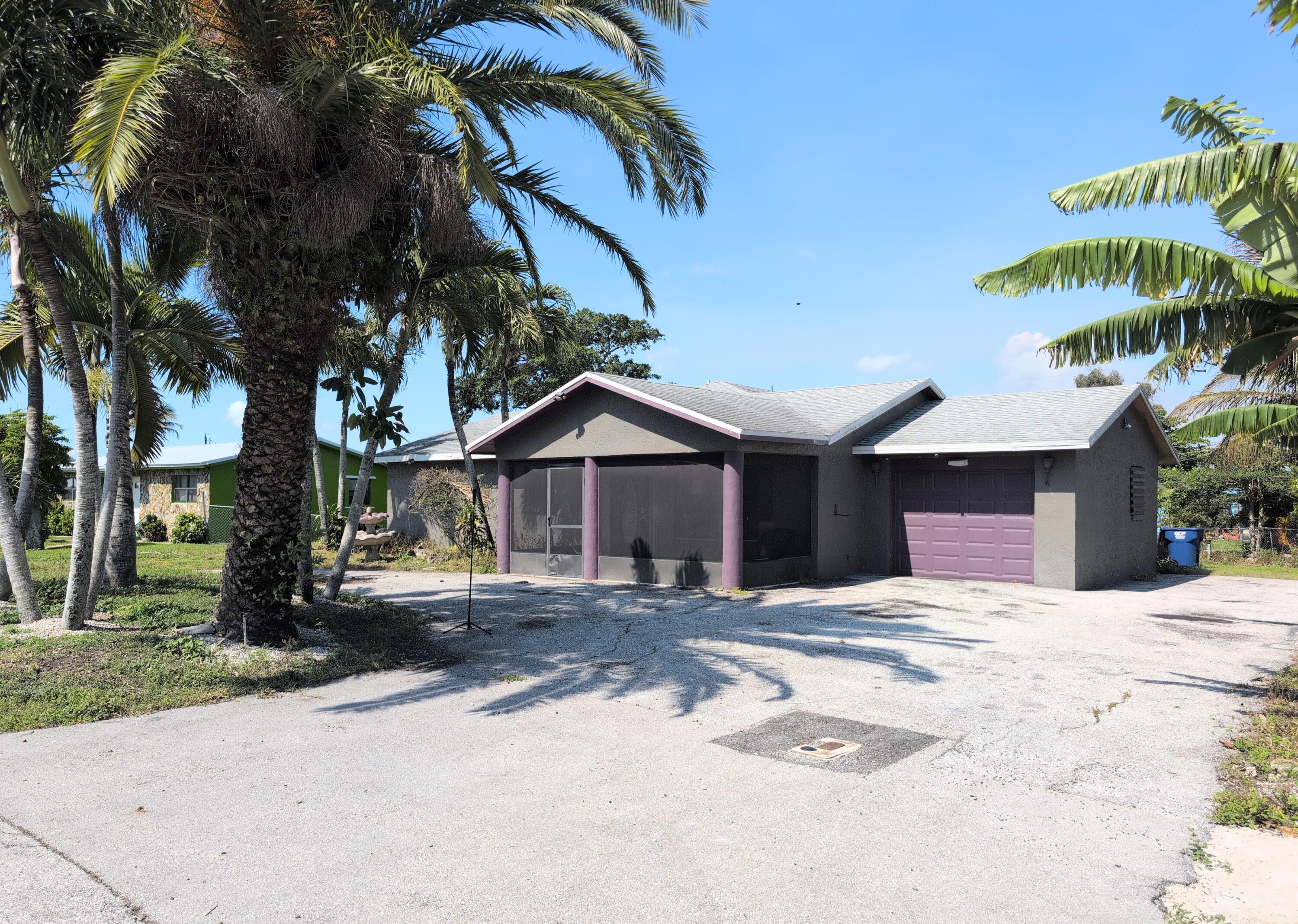 Foto de propiedad en 455 Janice Avenue, South Bay, FL 33493 South Bay con MLS# 