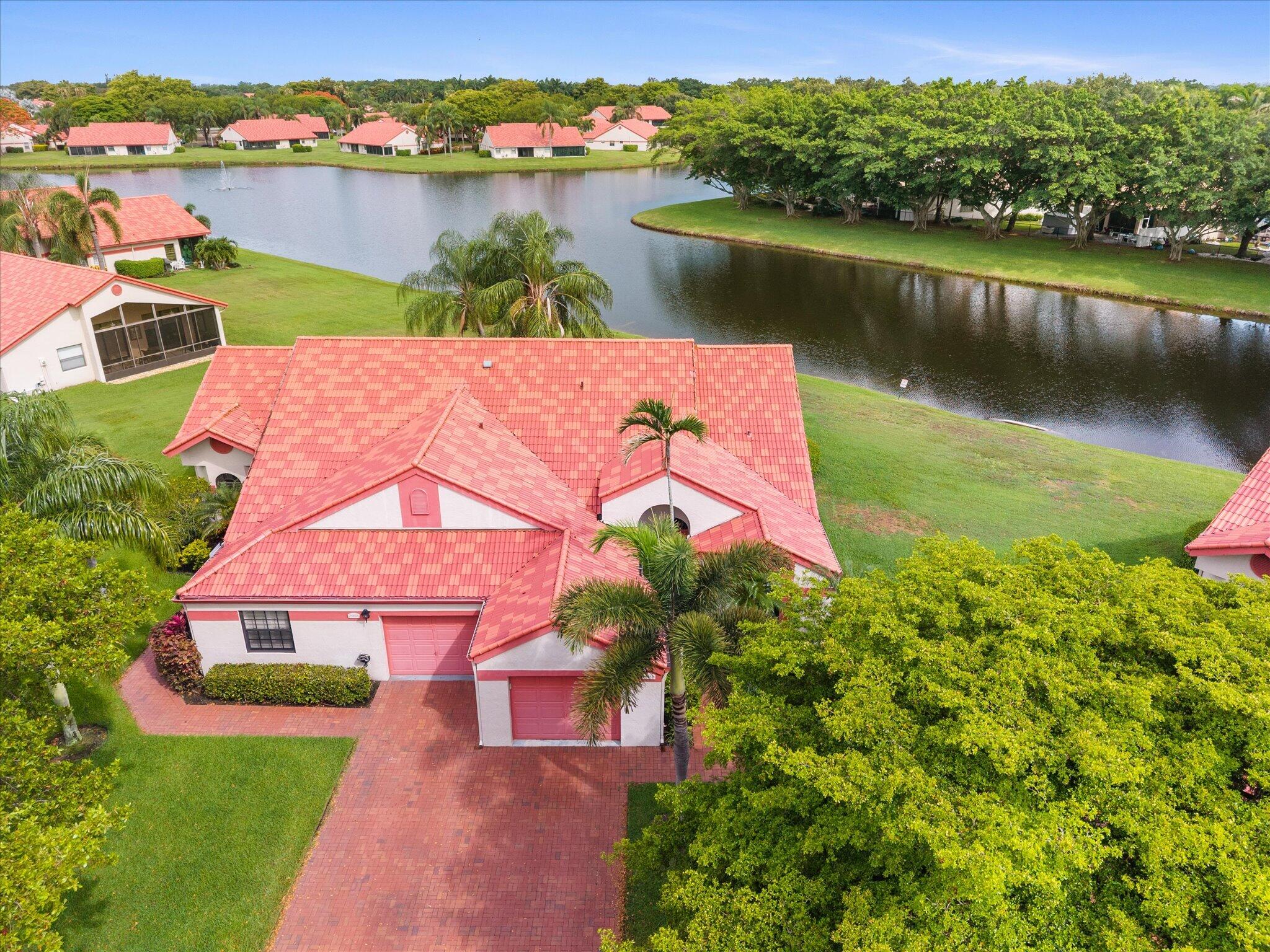 Foto de propiedad en 7585 Lexington Club Boulevard B, Delray Beach, FL 33446 Delray Beach con MLS# 