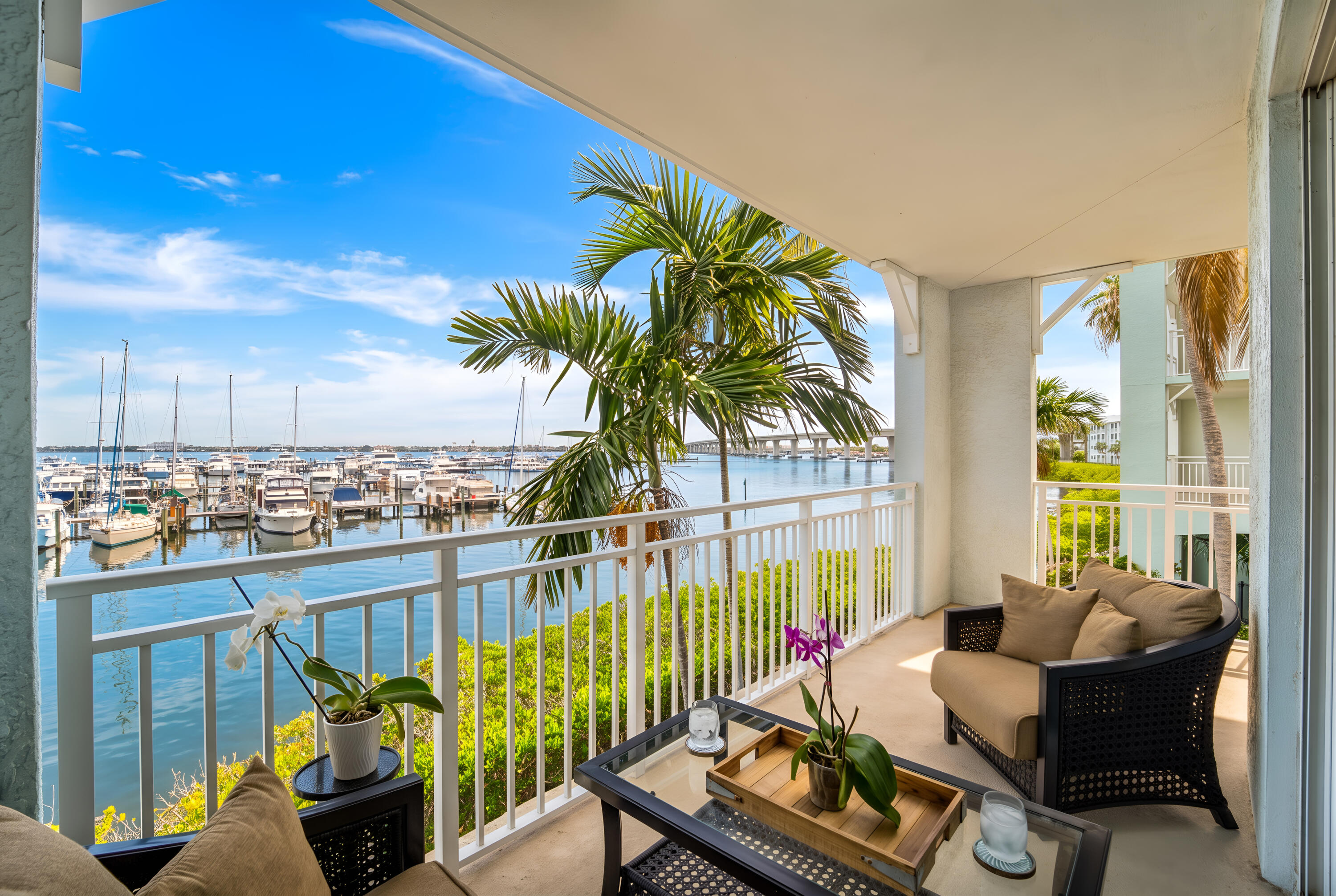 Foto de propiedad en 875 NW Flagler Avenue 203, Stuart, FL 34994 Stuart con MLS# 