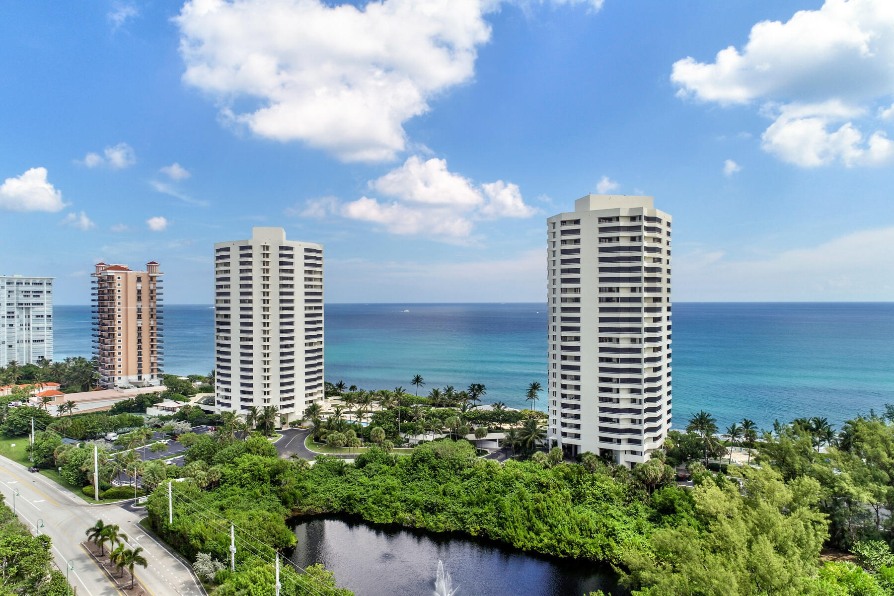 Foto de propiedad en 5070 N Ocean Drive 10c, Singer Island, FL 33404 Singer Island con MLS# 