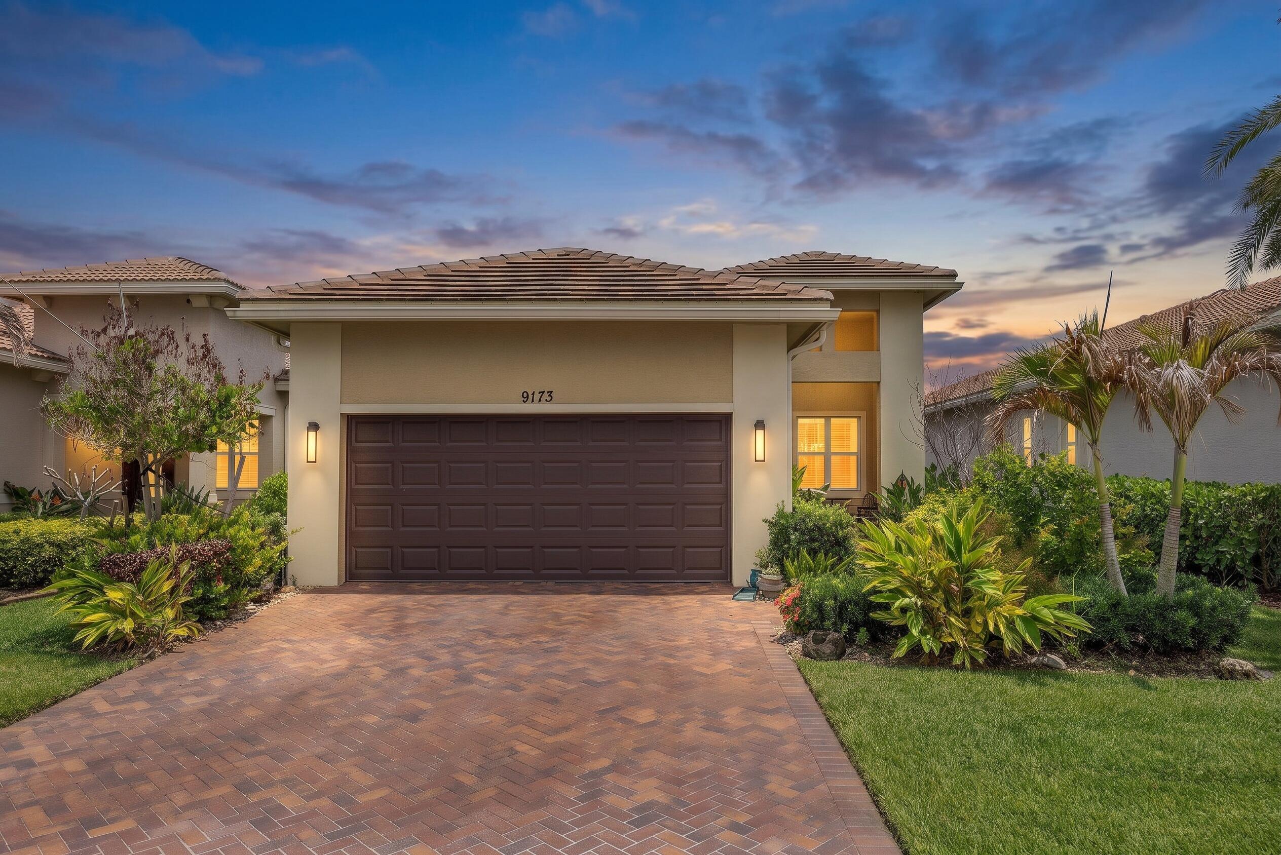 Foto de propiedad en 9173 SW Michele Way, Port St. Lucie, FL 34987 Port St. Lucie con MLS# 