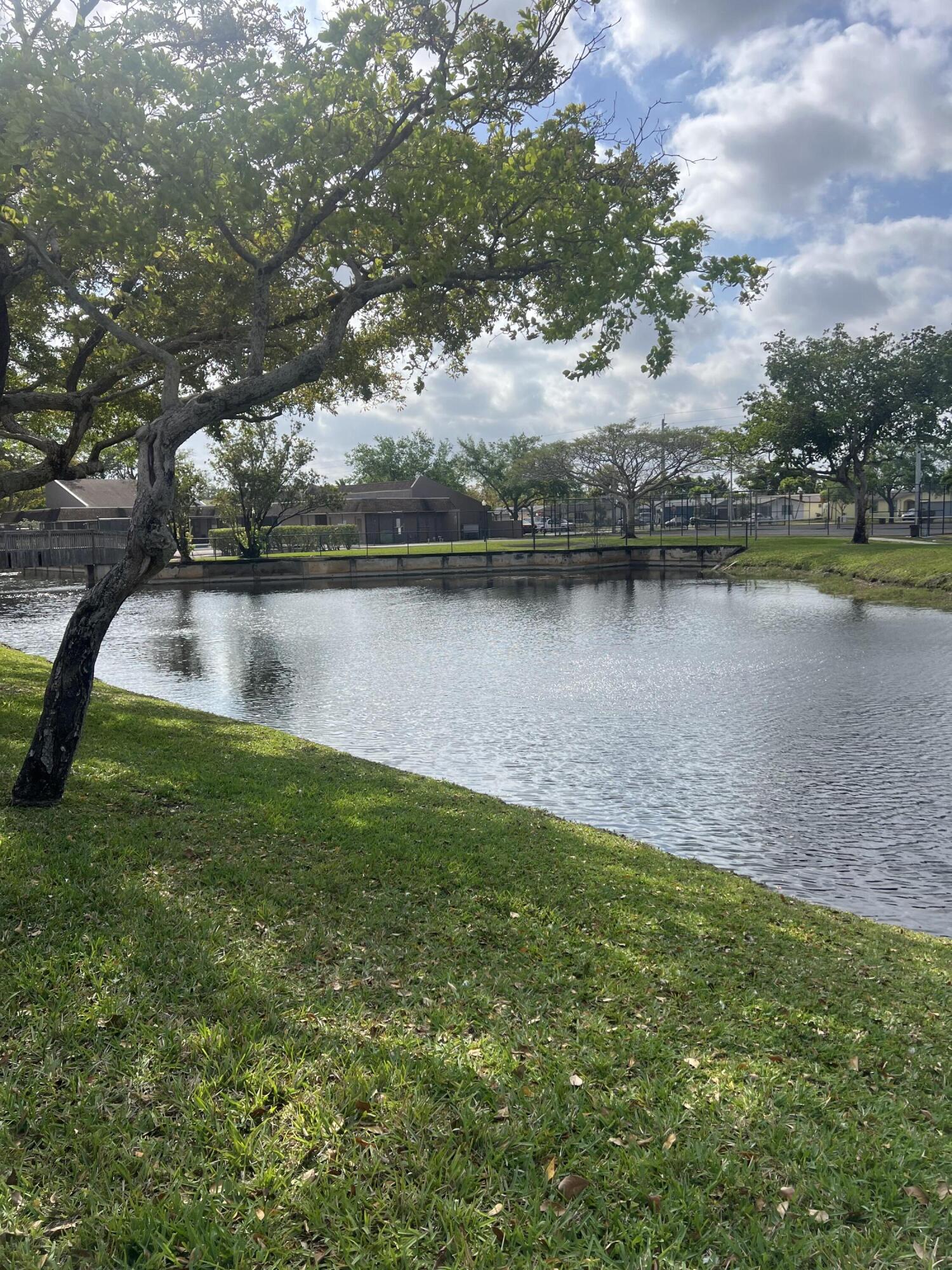Foto de propiedad en 10758 NW 30th Place, Sunrise, FL 33322 Sunrise con MLS# 