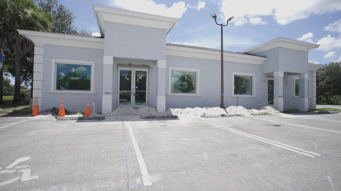 Foto de propiedad en 1450 Royal Palm Beach Boulevard A, Royal Palm Beach, FL 33411 Royal Palm Beach con MLS# 