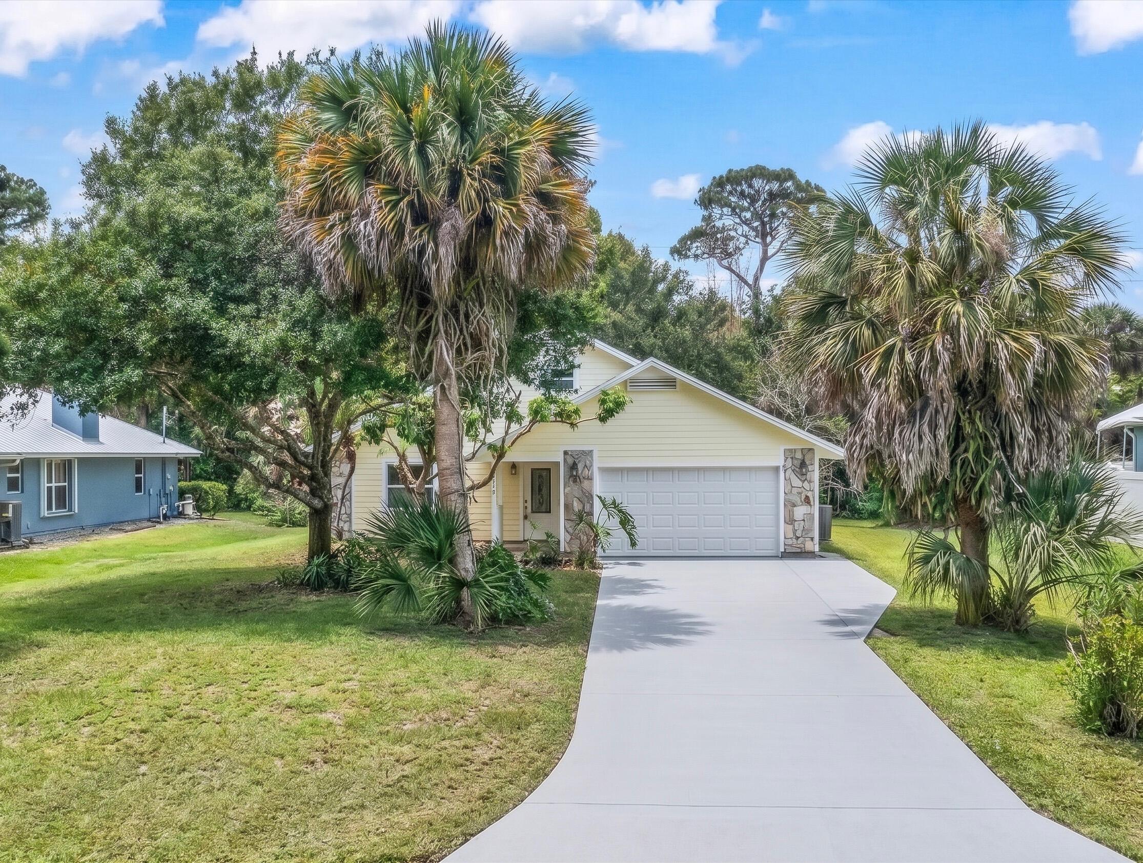 Foto de propiedad en 179 Filbert Street, Sebastian, FL 32958 Sebastian con MLS# 
