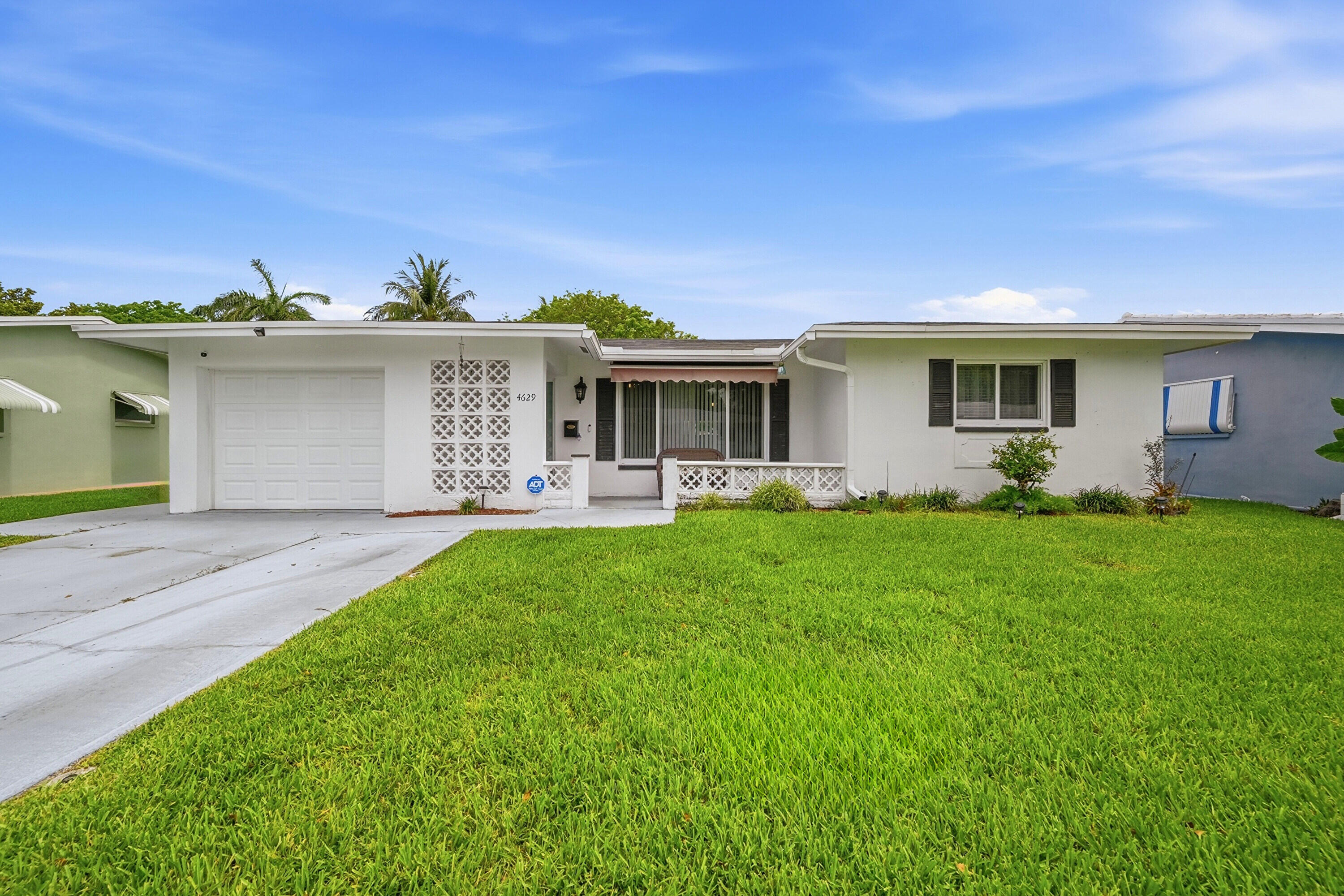 Foto de propiedad en 4629 NW 45th Court, Tamarac, FL 33319 Tamarac con MLS# 