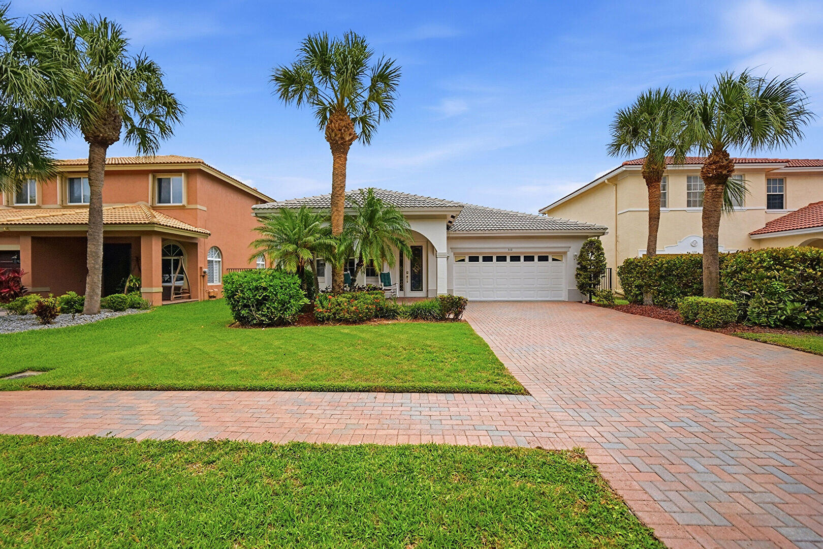 Foto de propiedad en 310 Venice Boulevard, Royal Palm Beach, FL 33411 Royal Palm Beach con MLS# 