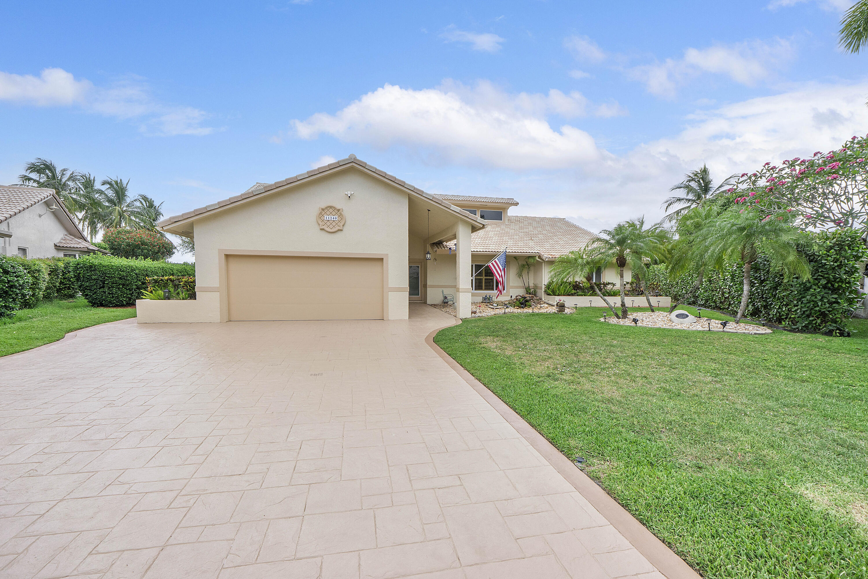 Foto de propiedad en 11240 SW 1st Street, Coral Springs, FL 33071 Coral Springs con MLS# 