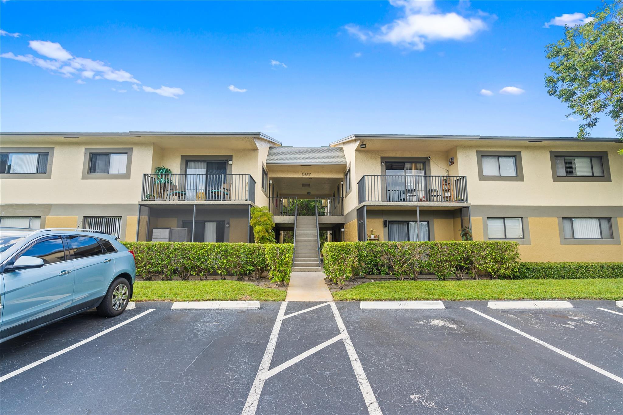 Foto de propiedad en 567 Trace Circle 104, Deerfield Beach, FL 33441 Deerfield Beach con MLS# 