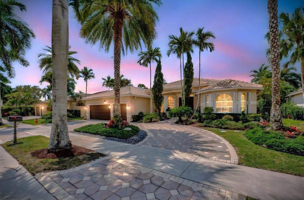 Foto de propiedad en 2491 Eagle Run Drive, Weston, FL 33327 Weston con MLS# 
